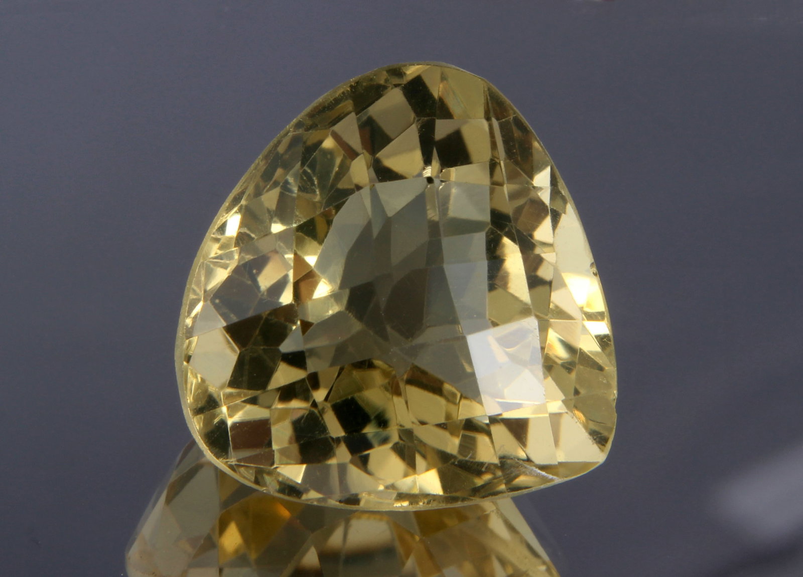 Gorgeous 21.44 cts Natural Lemon Quartz: Gemstone: Natural Lemon Quartz Origin: Africa Weight : 21.44 carats Measurements: 19x19 mm, Shape / Cut : Pear Cut Colour: Yellow Transparency: transparent Treatment : No Treatmentnt: none Shipping-: 