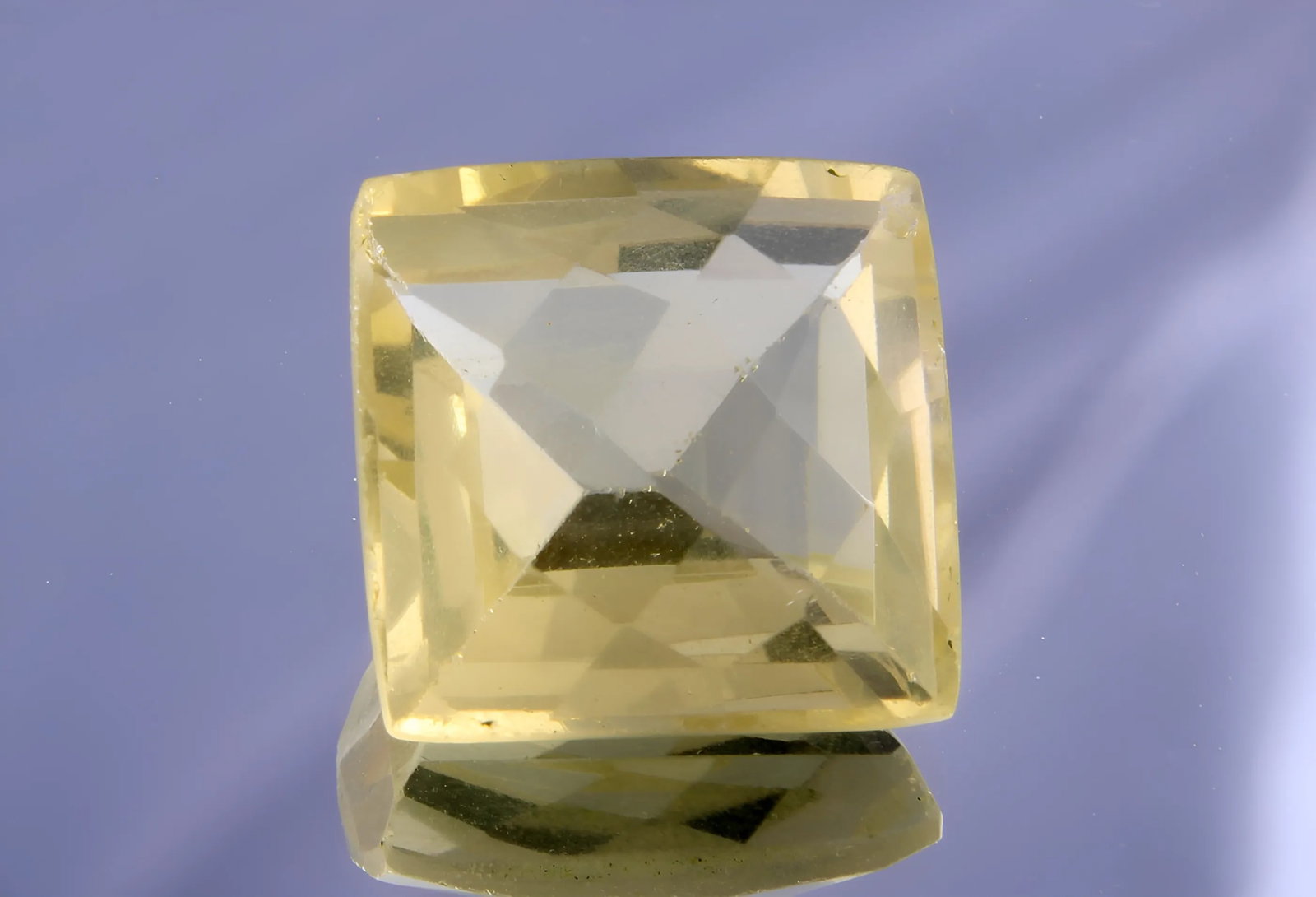 Gorgeous 8.41 cts Natural Lemon Quartz: Gemstone: Natural Lemon Quartz Origin: Africa Weight : 8.41 carats Measurements: 12.51-12.13x7.66 mm, Shape / Cut : Square Cut Colour: Yellow Transparency: transparent Treatment : No Treatmentnt: none