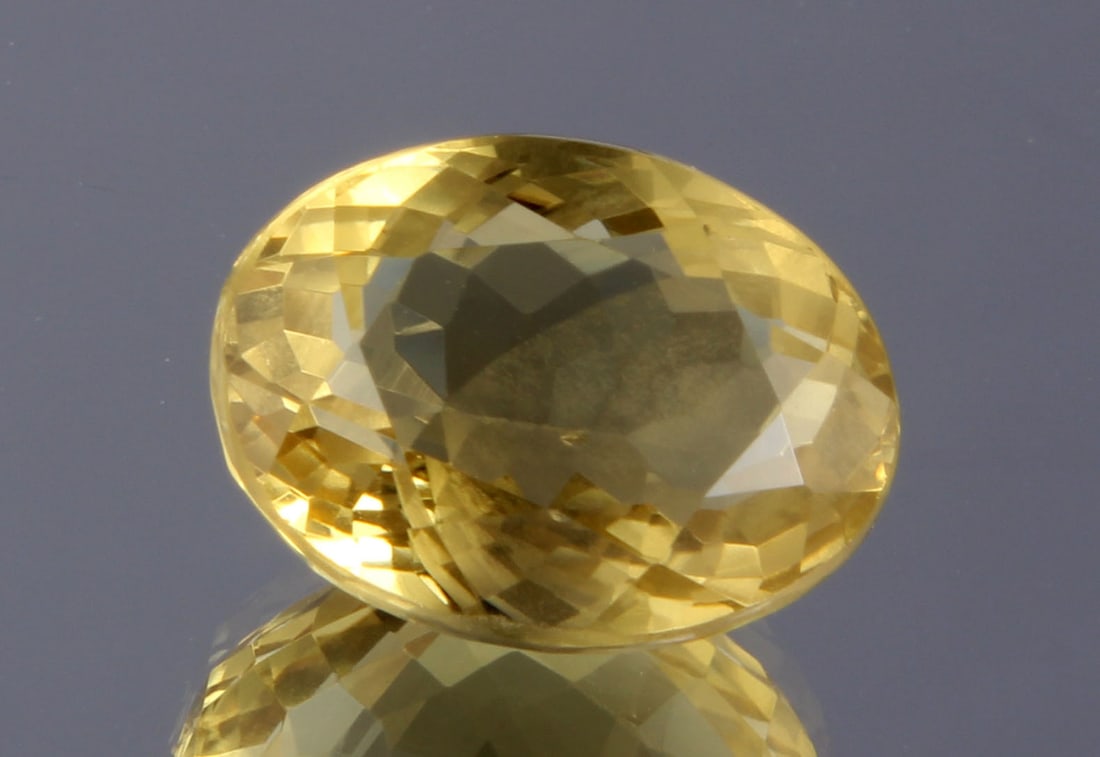 Marvelous " Natural Lemon Quartz " 6.53 cts Natural Lemon Quartz: Gemstone: Natural Lemon Quartz Origin: Africa Weight : 6.53 carats Dimensions: 13x10 mm, Shape / Cut : Oval Cut Colour: Yellow Transparency : transparent Treatment : No Treatment nt: none Shipping-: F