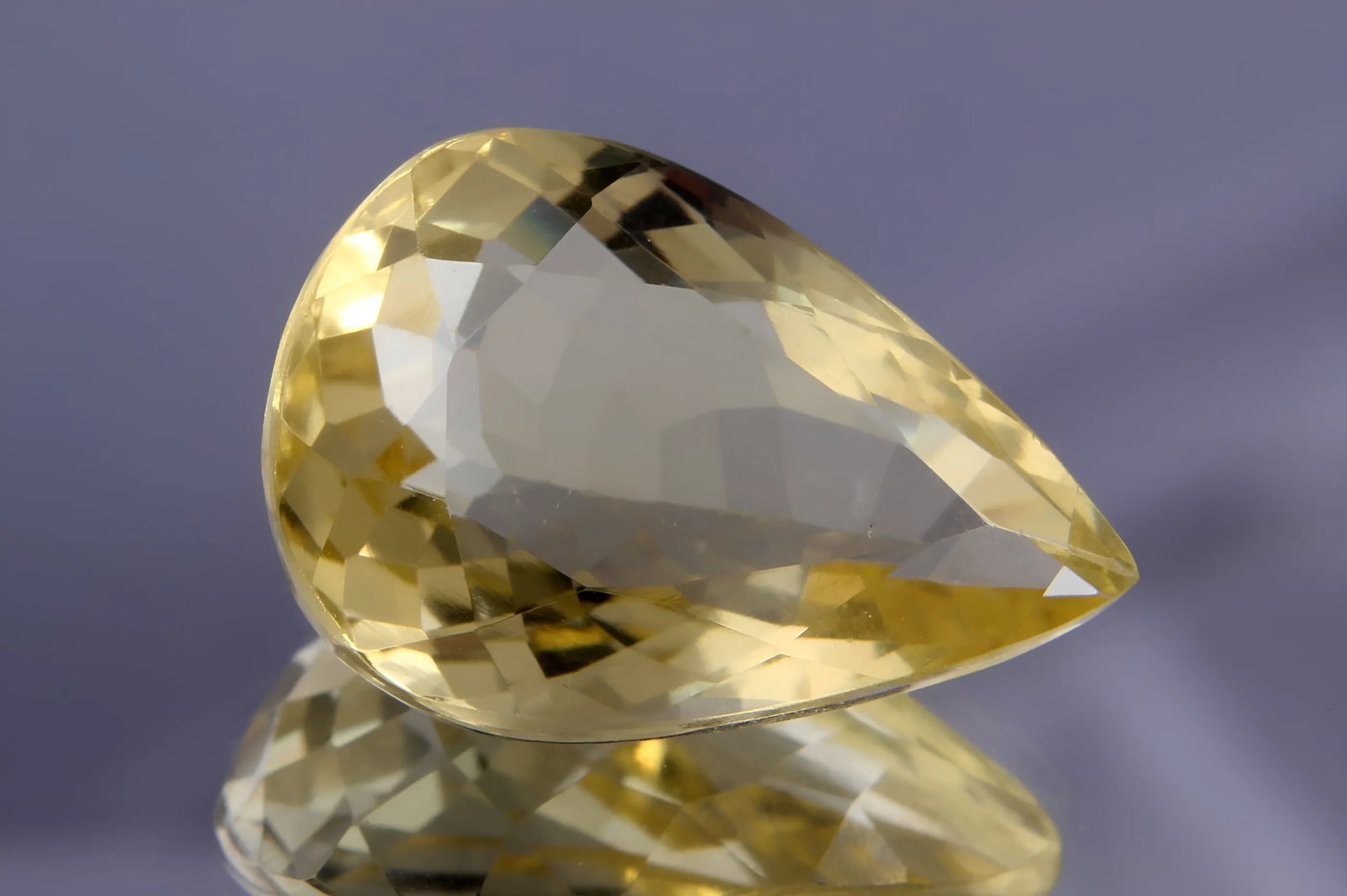 Marvelous " Natural Lemon Quartz " 6.09 cts Natural Lemon Quartz: Gemstone: Natural Lemon Quartz Origin: Africa Weight : 6.09 carats Dimensions: 15.25x10.49x6.70 mm, Shape / Cut : Pear Cut Colour: Yellow Transparency : transparent Treatment : No Treatment nt: none S