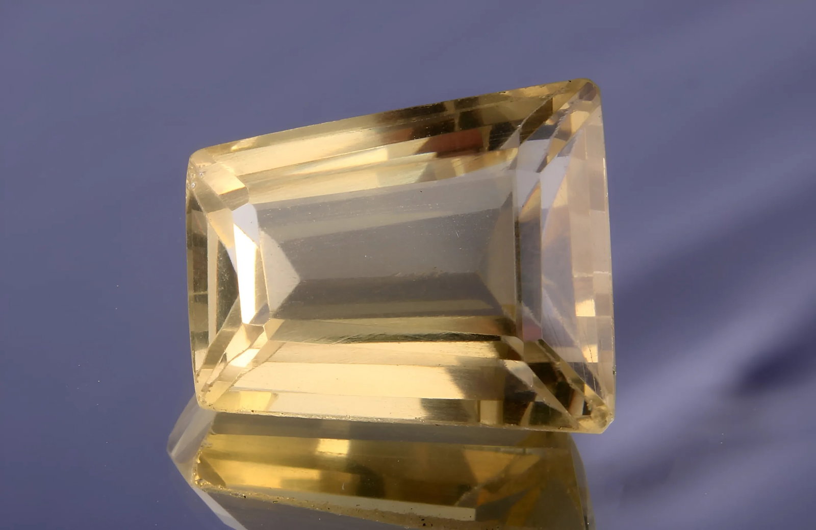 Marvelous " Natural Lemon Quartz " 11.88 cts Natural Lemon Quartz: Gemstone: Natural Lemon Quartz Origin: Africa Weight : 11.88 carats Dimensions: 15.34x12.95x8.98 mm, Shape / Cut : Fancy Cut Colour: Yellow Transparency : transparent Treatment : No Treatment nt: none