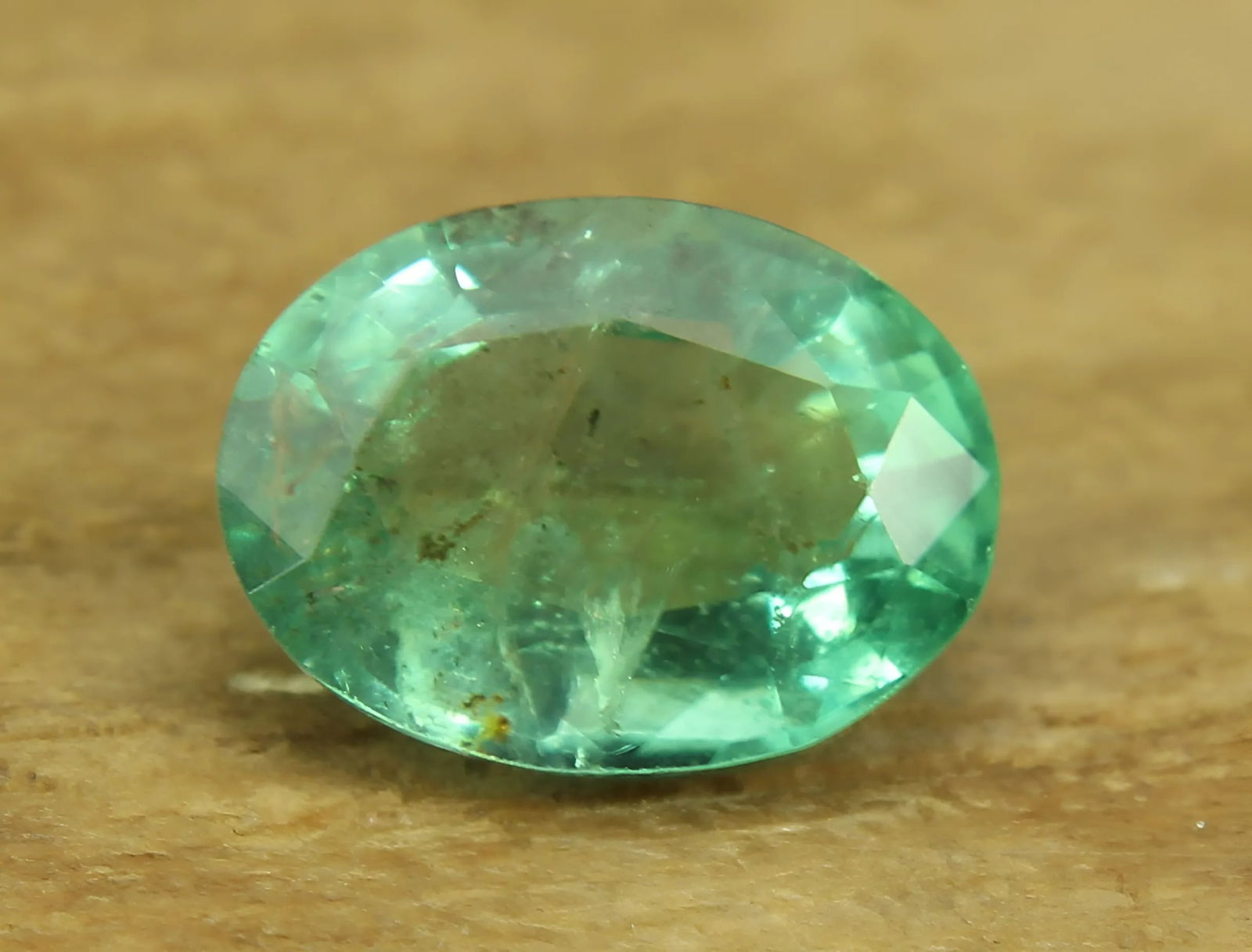 Beautiful " Natural Zambia Emerald " 0.99 Cts Natural Zambia Emerald: Gemstone : Natural Emerald Origin : Zambia Weight : 0.99 carat total Dimensions : 7.67x5.70x3.48 mm Shape : Oval Cut Color : Green Transparency : Transparent Clarity Some Natural Inclusions are Visibl