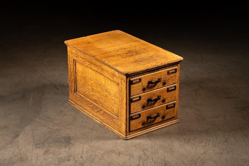 Early 1900s Yawman & Erbe Industrial Card Catalog: This quarter sawn oak Yawman and Erbe card catalog is in overall fantastic condition. The overall dimensions of this piece measure 15.5"W x 24" D x 15"H. 104682