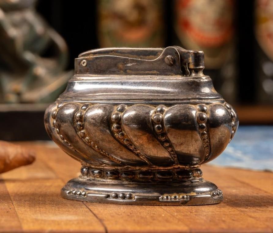 Vintage Ronson "Crown" Lighter (1 of 3)