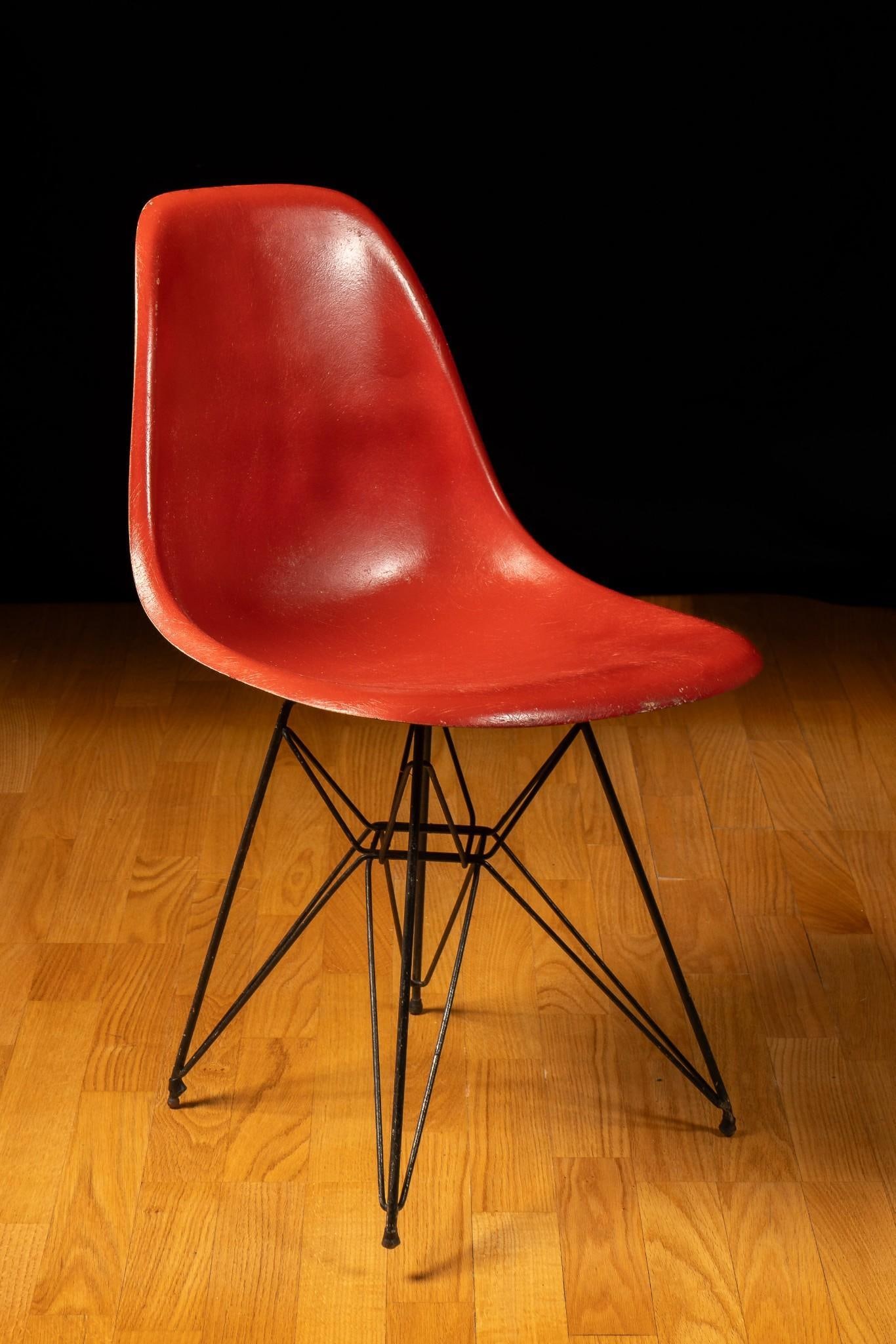 Vintage Herman-Miller Eames Chair in Red 8 (1 of 4)