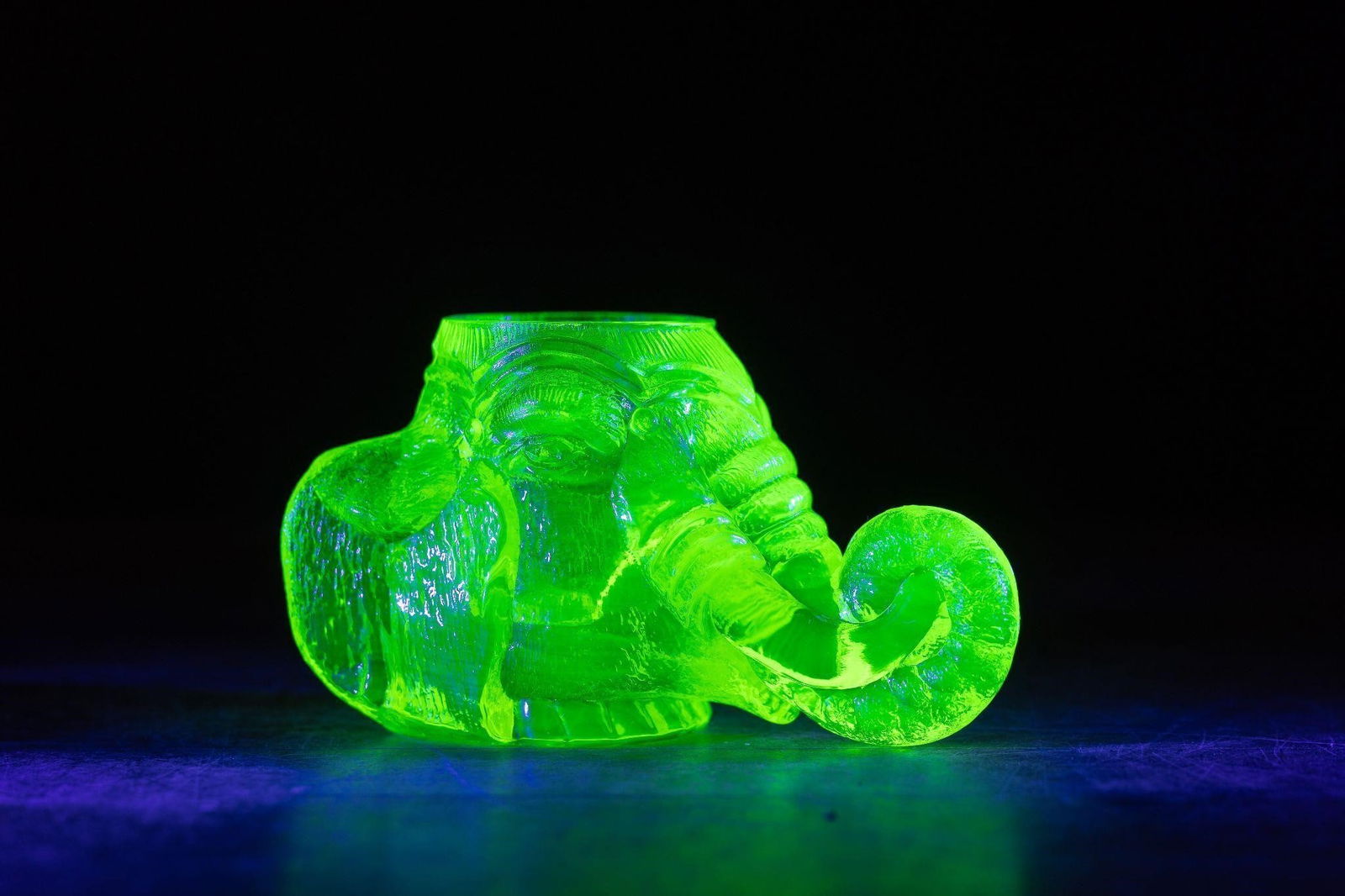 Vintage Uranium Glass Elephant Toothpick Holder (1 of 10)