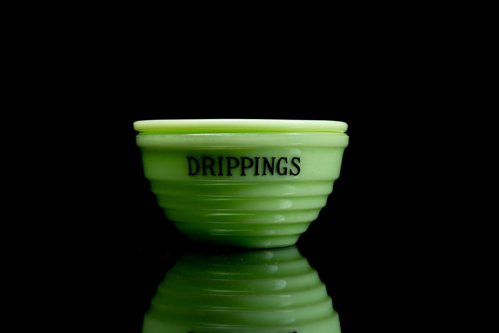Vintage Lidded Jadeite Drippings Bowl: Item SKU: C-12053 Small, lidded dish for meat drippings or gravy. Excellent condition, free of damage. 5" dia