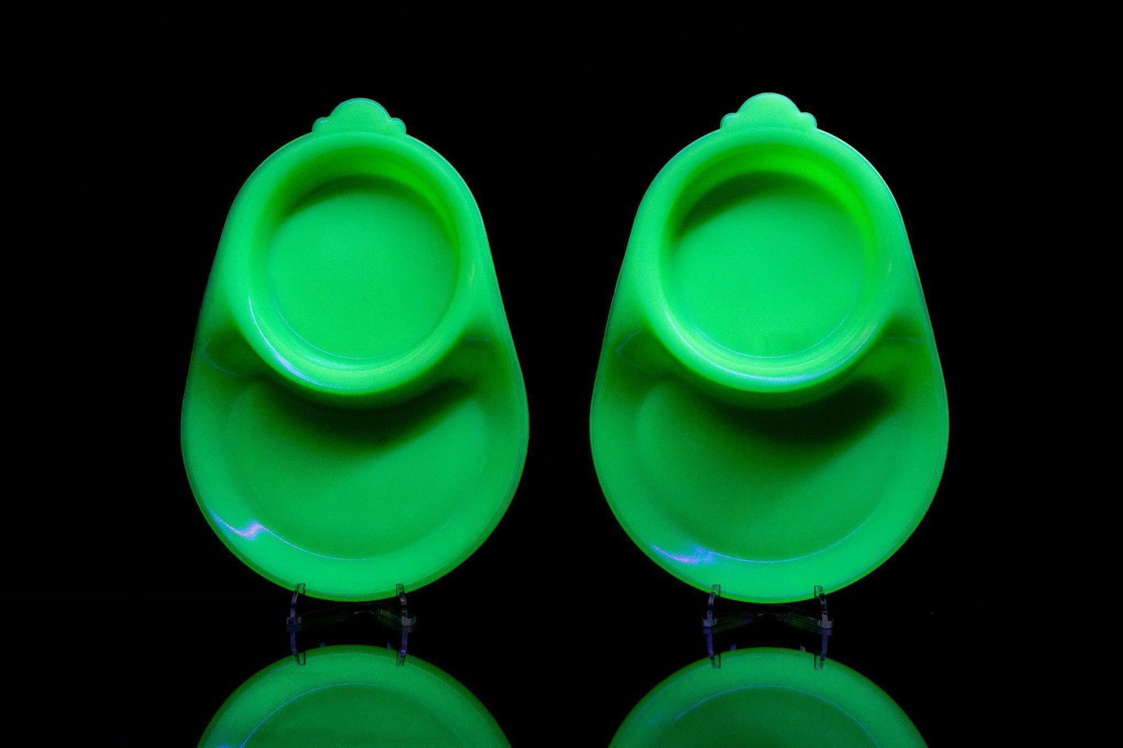 Pair of Jadeite Chip and Dip Dishes by McKee (1 of 4)