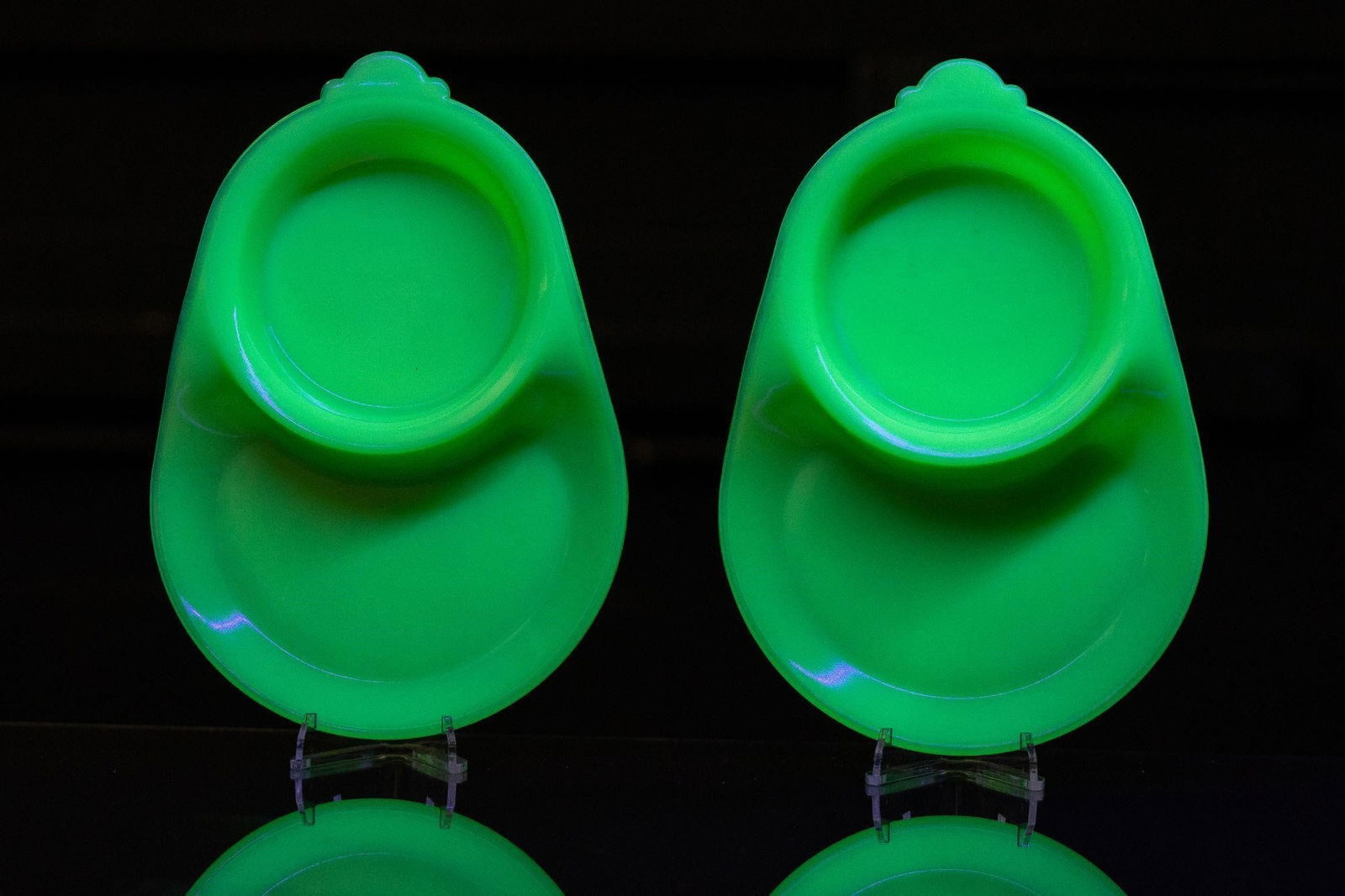 Pair of Jadeite Chip and Dip Dishes by McKee 2 (1 of 4)