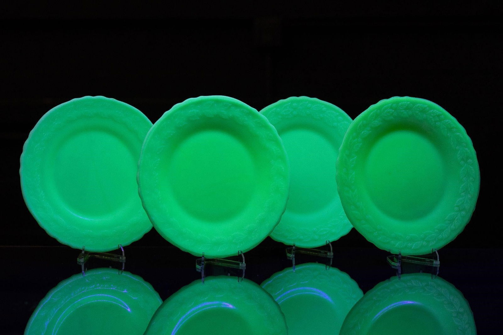 Set of Four Jadeite Laurel Lunch Plates by McKee (1 of 4)