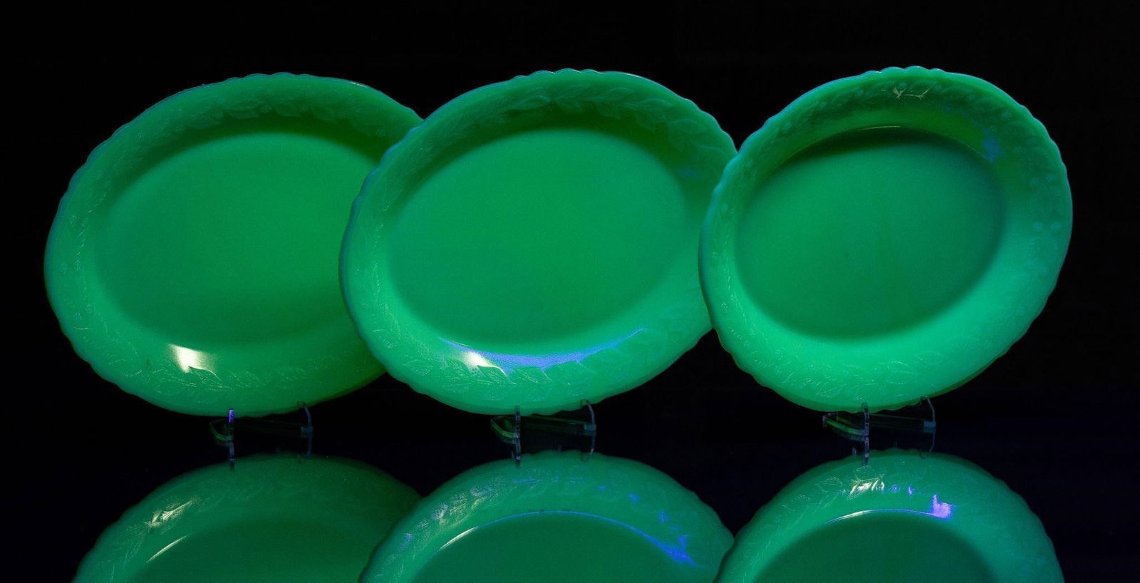 Set of 3 Jadeite Laurel Serving Platters by McKee (1 of 4)