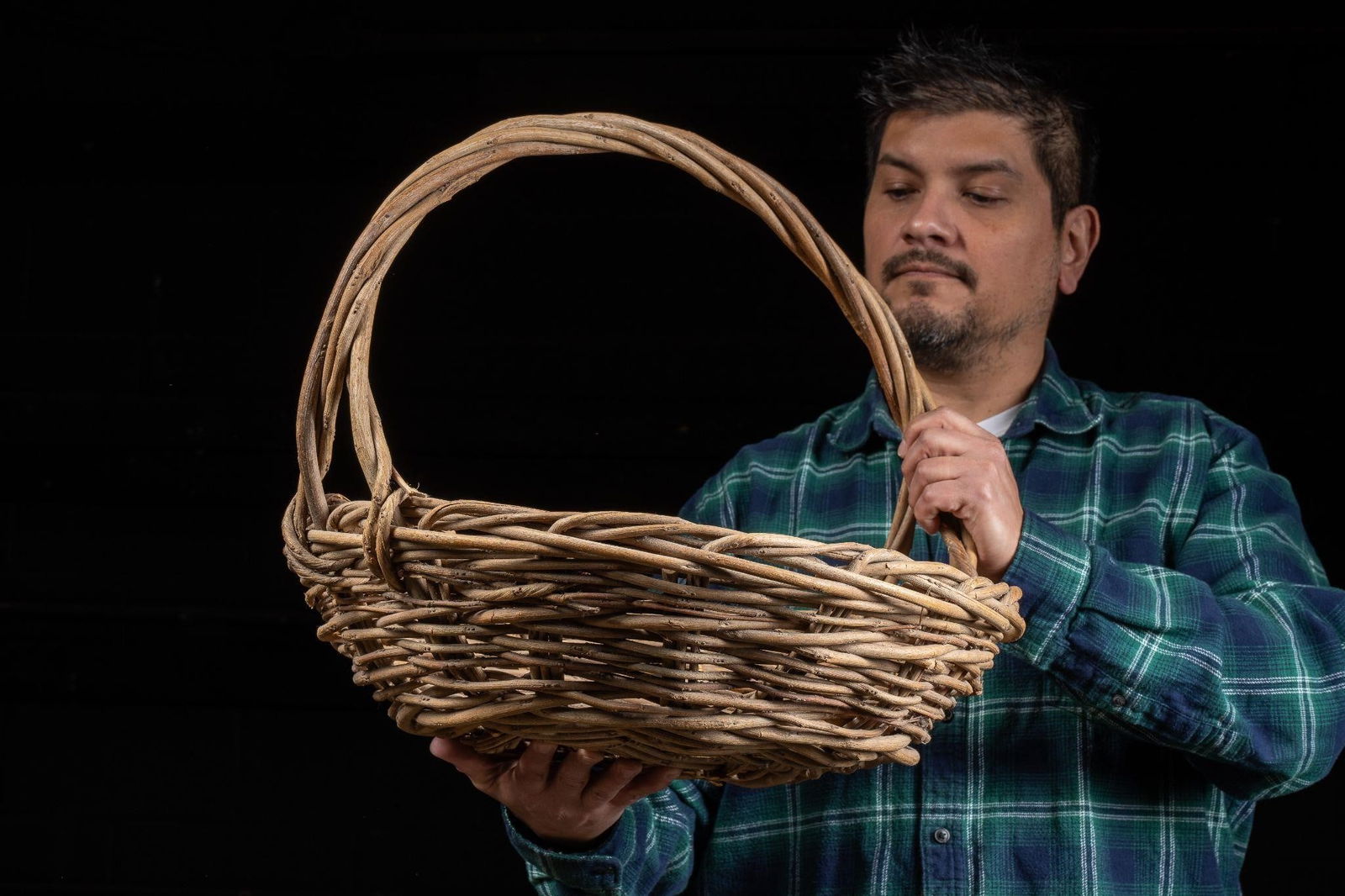 Large Flat Bottom Rattan Basket (1 of 11)