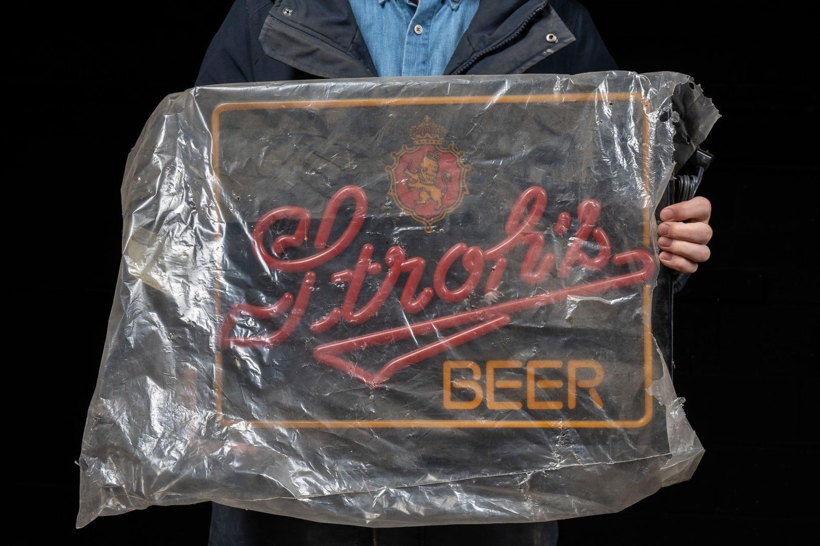 Strohs NOS Lighted Plastic Neon Beer Sign (1 of 7)