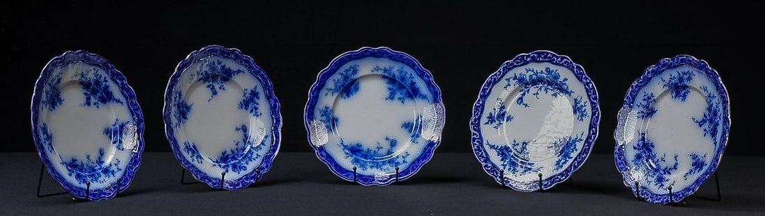 Set of Five Flow Blue Alcock Dinner Plates: NOTE: For an accurate in-house shipping quote on this lot, please reach out to us at rockauctiongallery@gmail.com. Item SKU: C-17534 c. 1890s-1910s; Henry Alcock & Co. - Cobridge, Staffordshire, Engla