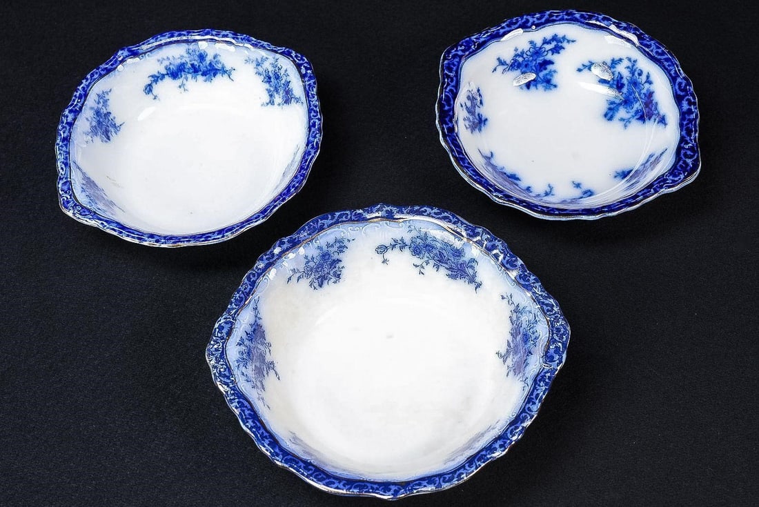 Trio of Nested Alcock Flow Blue Serving Bowls (1 of 6)