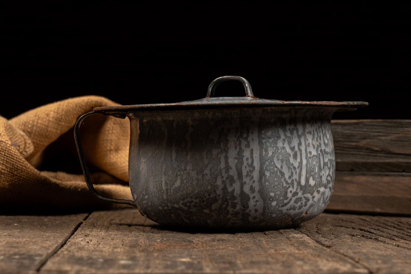 Vintage Graniteware Camp Pot w Lid & Enamel Ladle: **NOTE: Any shipping quotes provided on this screen are provided by Live Auctioneers. For an in-house shipping quote on this lot, please reach out to us at rockauctiongallery@gmail.com.** 