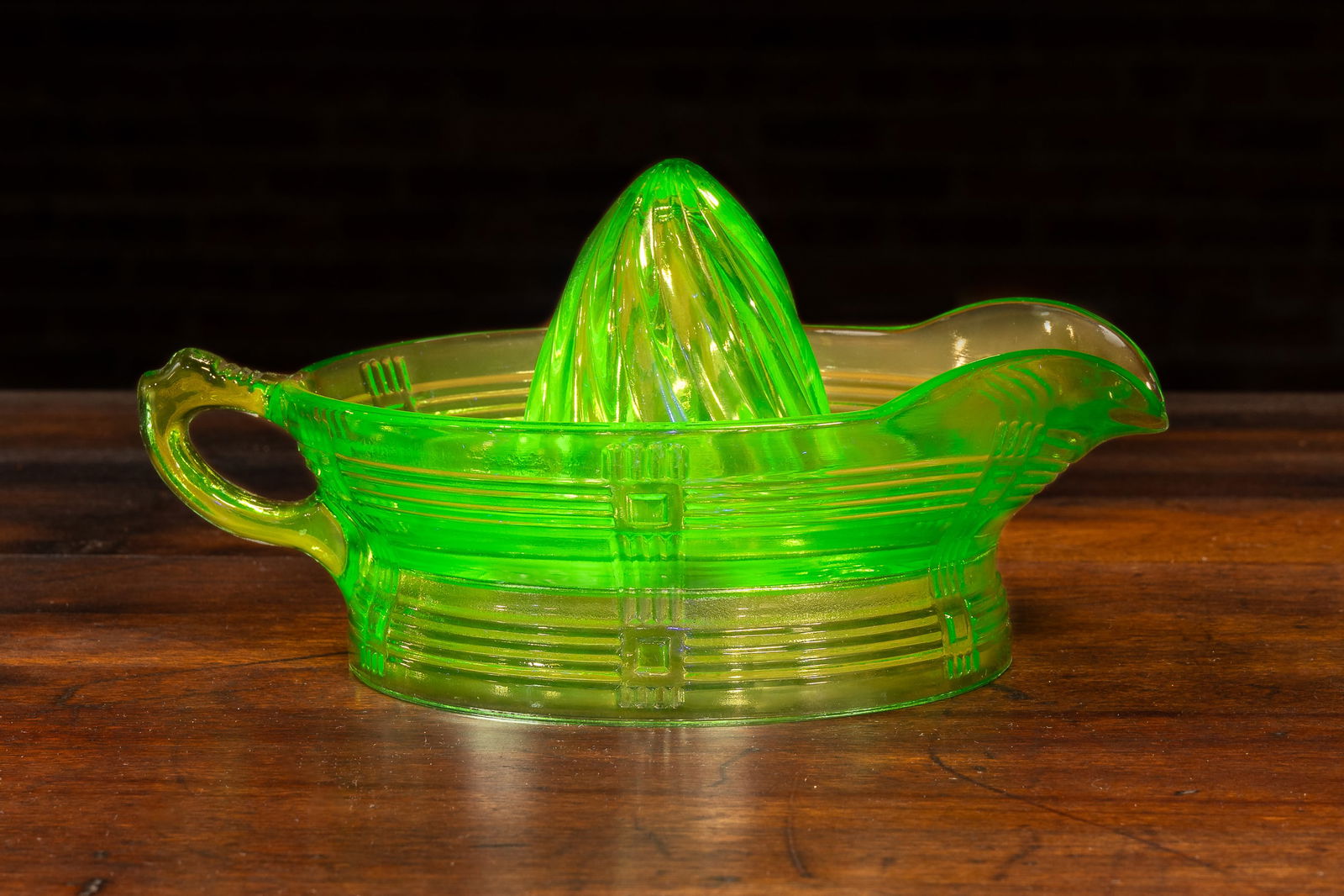 Uranium Glass Juicer (1 of 4)