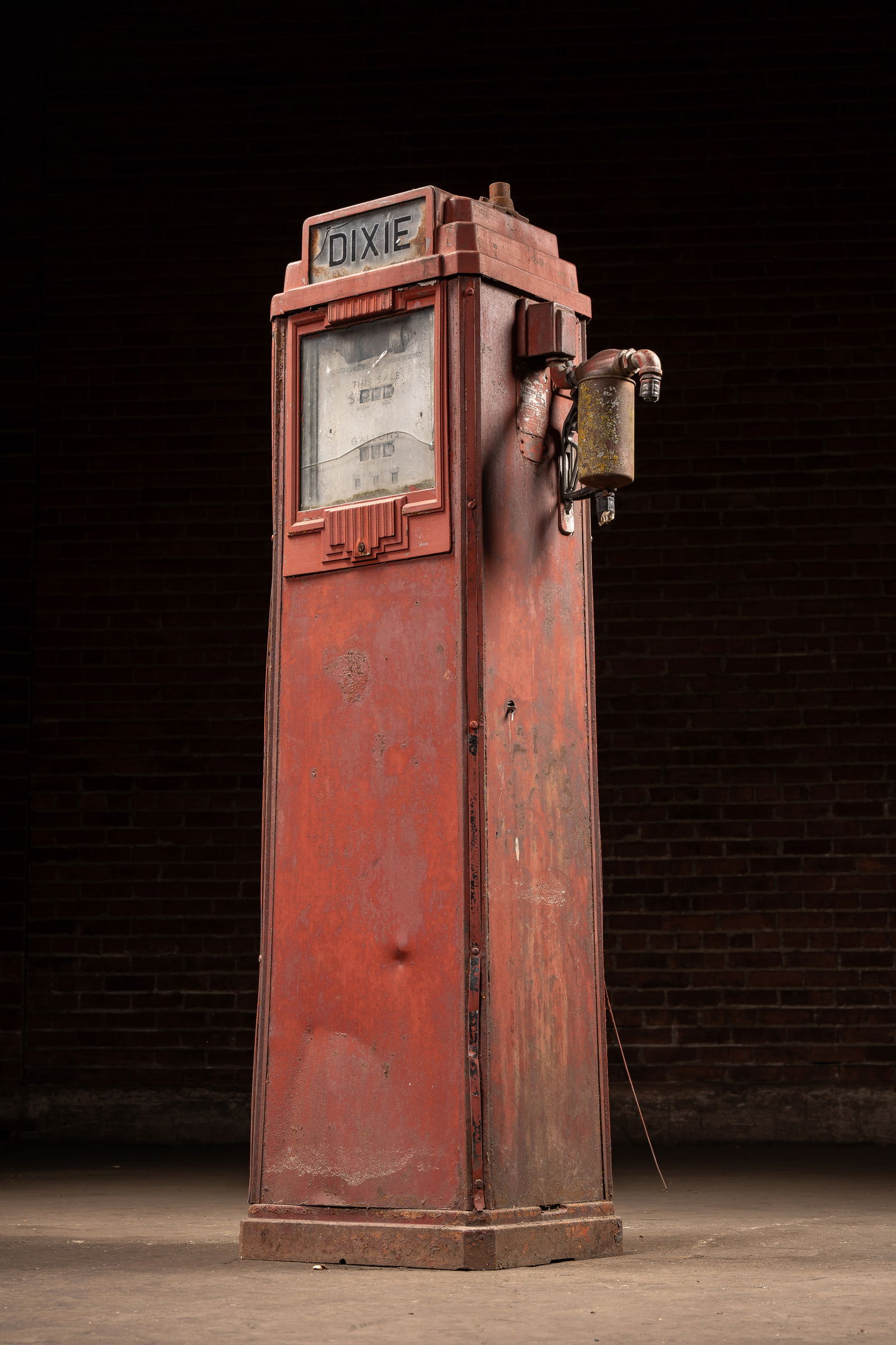 Bennett Model 76 Gas Pump with Dixie Ad Glass (1 of 17)