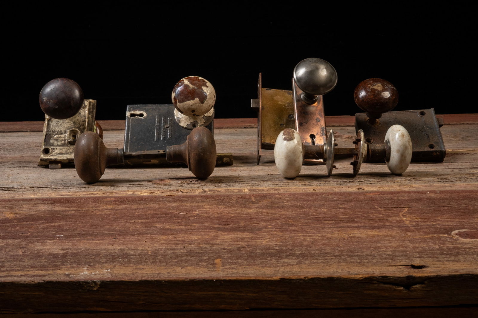 Antique Door Hardware Lot: **NOTE: Any shipping quotes provided on this screen are provided by Live Auctioneers. For an in-house shipping quote on this lot, please reach out to us at rockauctiongallery@gmail.com.** C-19187