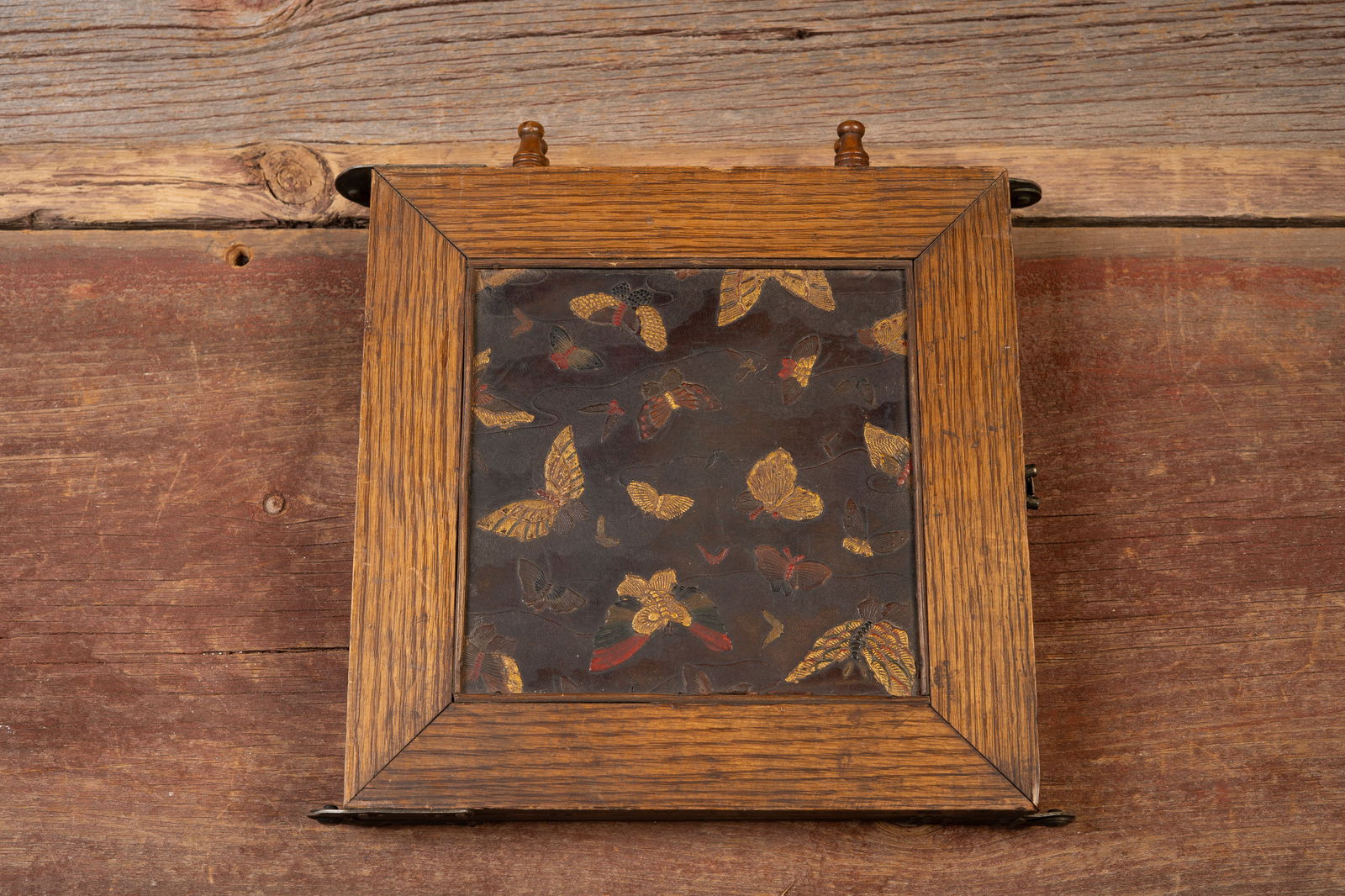 Victorian Tri-Fold Vanity Mirror: **NOTE: Any shipping quotes provided on this screen are provided by Live Auctioneers. For an in-house shipping quote on this lot, please reach out to us at rockauctiongallery@gmail.com.** 