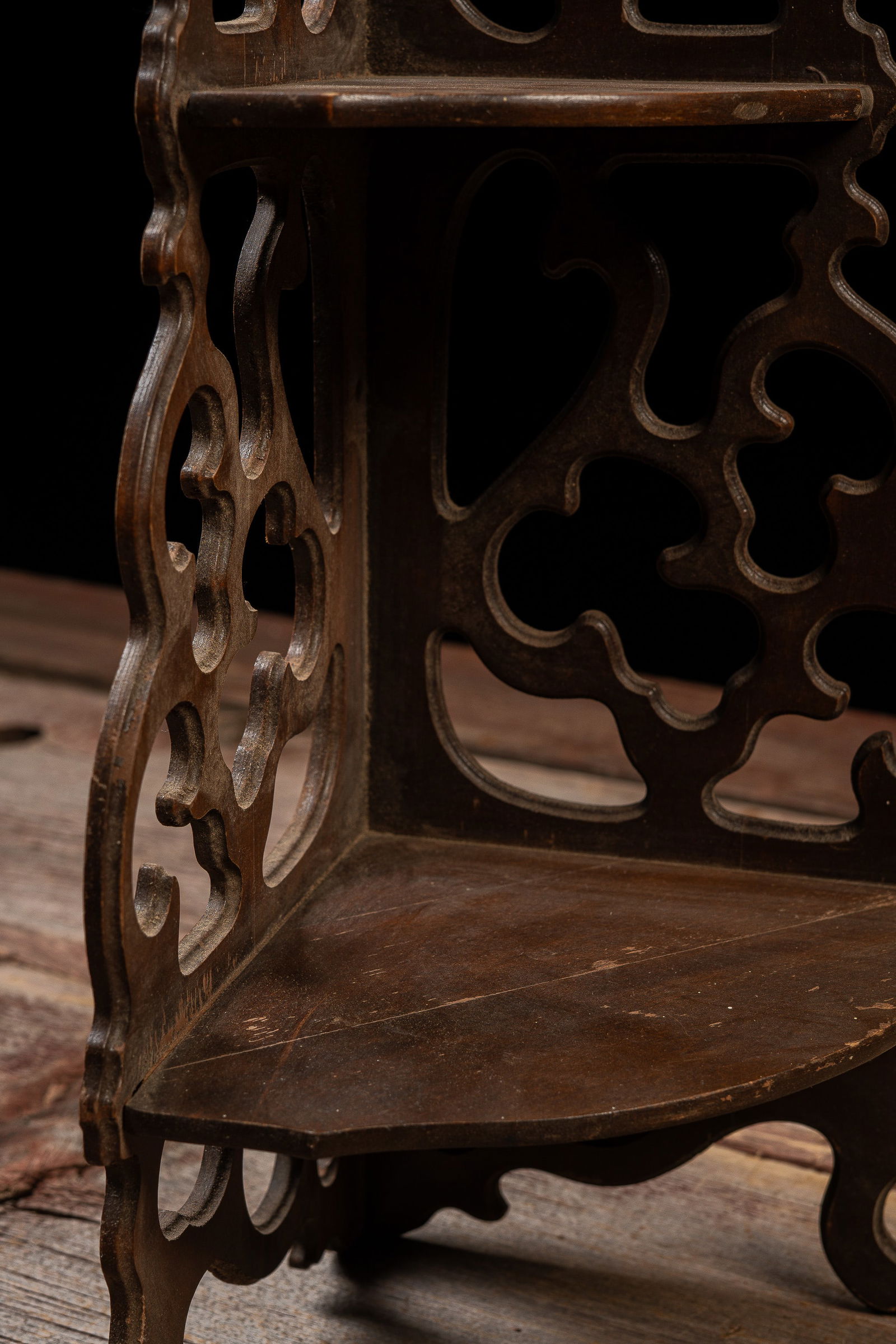Victorian Three-Tier Scroll-Cut Corner Shelf - 7