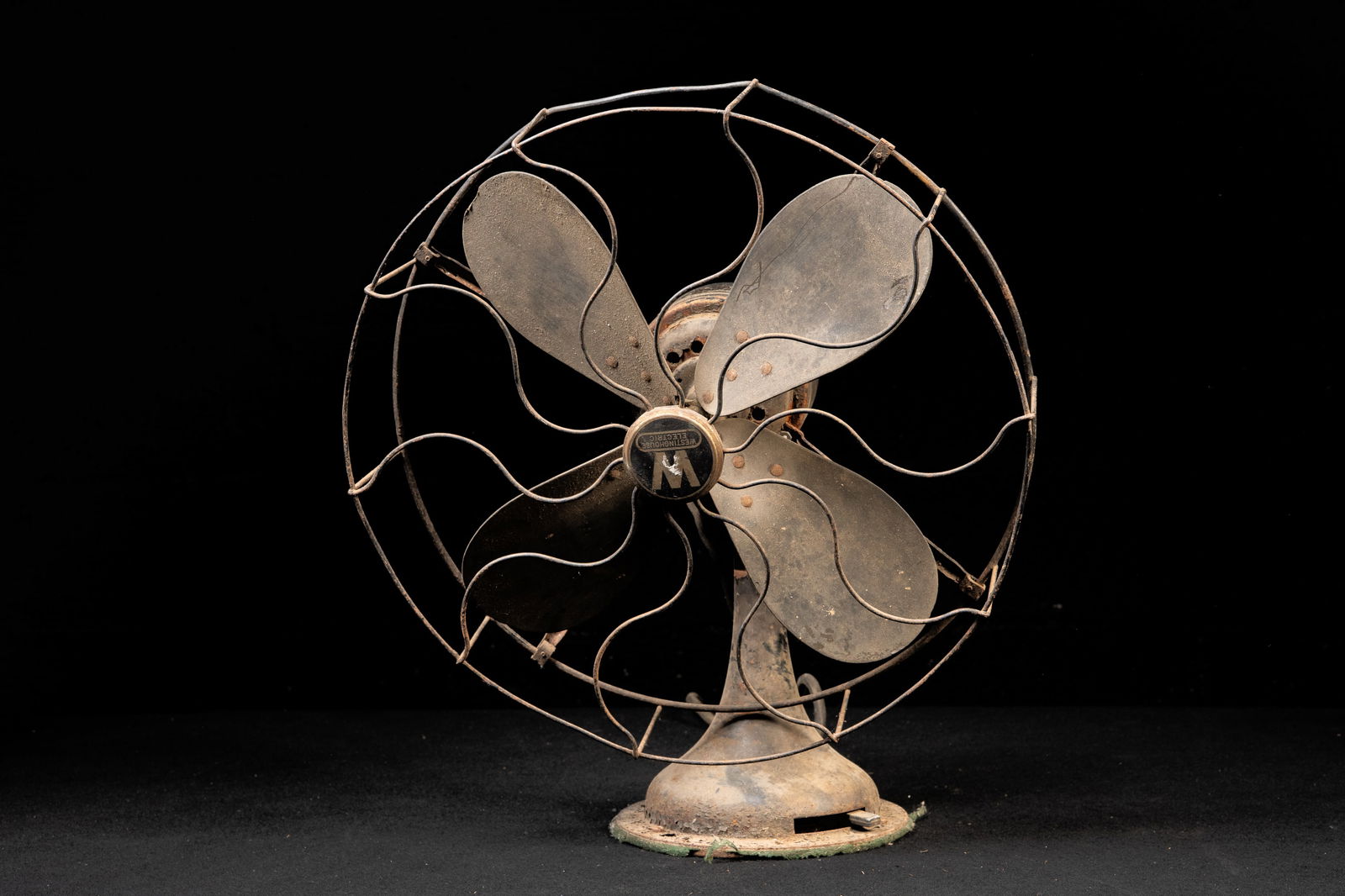 Westinghouse No. 321347 Four-Blade Desk Fan: **NOTE: Any shipping quotes provided on this screen are provided by Live Auctioneers. For an in-house shipping quote on this lot, please reach out to us at rockauctiongallery@gmail.com.** C-19298