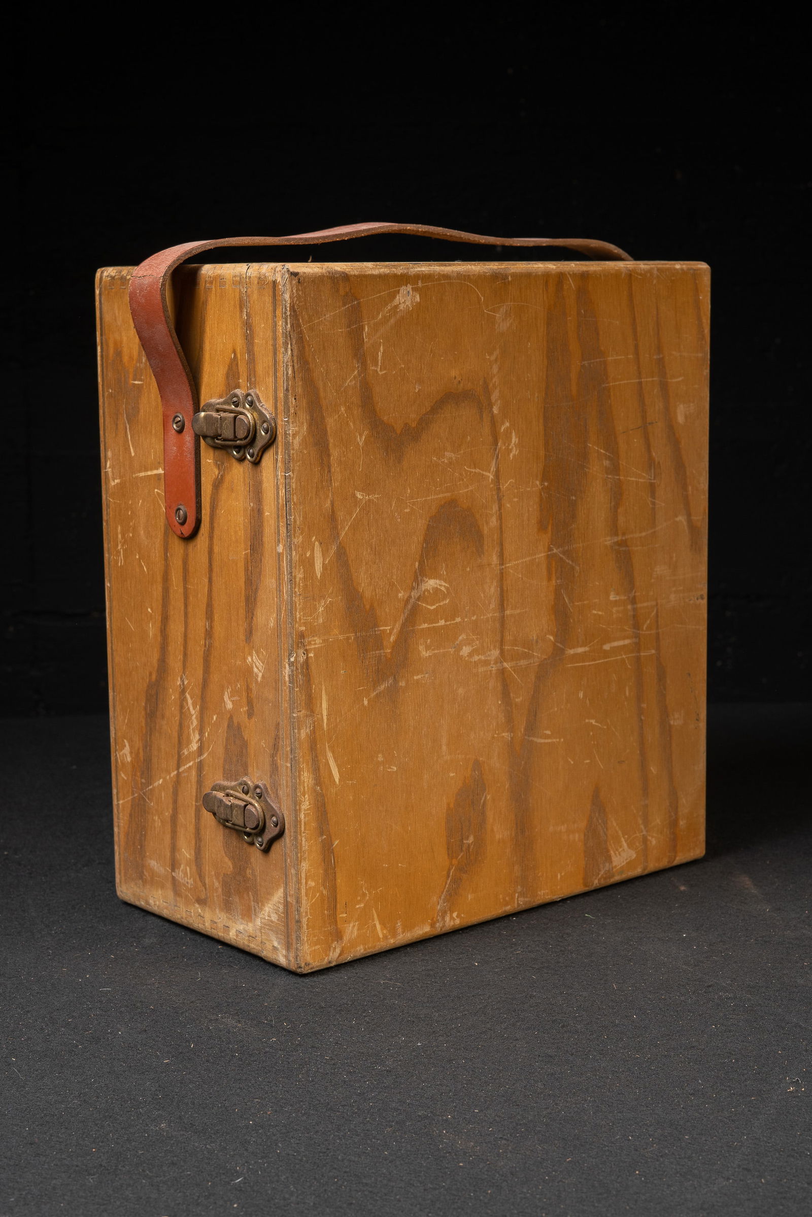 Vintage 8200 Surveyor's Transit Level: **NOTE: Any shipping quotes provided on this screen are provided by Live Auctioneers. For an in-house shipping quote on this lot, please reach out to us at rockauctiongallery@gmail.com.** C-19303