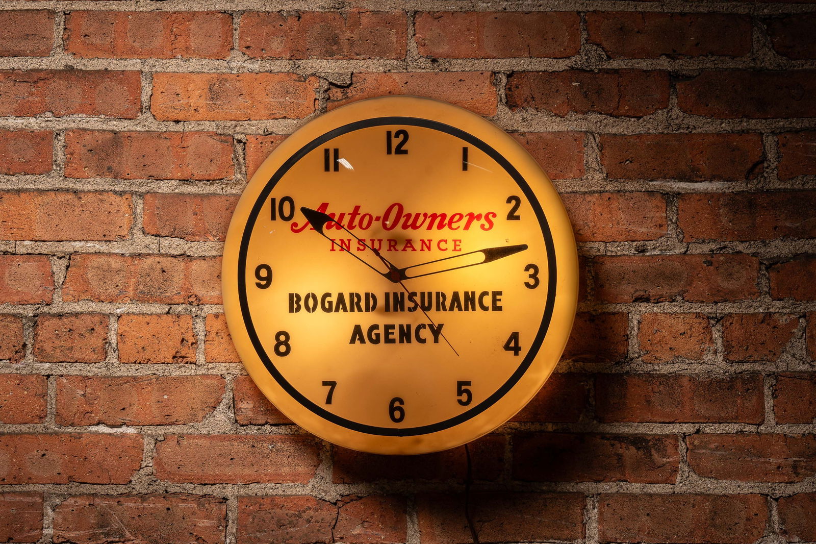 Auto Owners Insurance Lighted Pam Clock: **NOTE: Any shipping quotes provided on this screen are provided by Live Auctioneers. For an in-house shipping quote on this lot, please reach out to us at rockauctiongallery@gmail.com.** C-19312