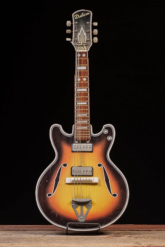 Japanese Made, Tin Litho Guitar (1 of 11)