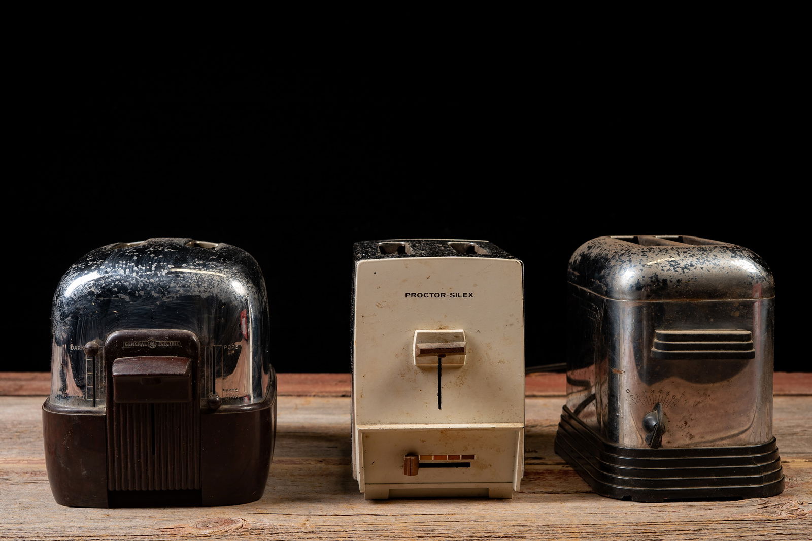 Trio of Mid-Century Toasters: **NOTE: Any shipping quotes provided on this screen are provided by Live Auctioneers. For an in-house shipping quote on this lot, please reach out to us at rockauctiongallery@gmail.com.** 