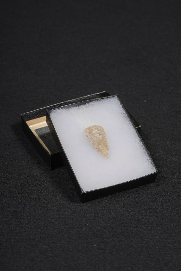 Primitive Chipped Stone Arrowhead (1 of 5)