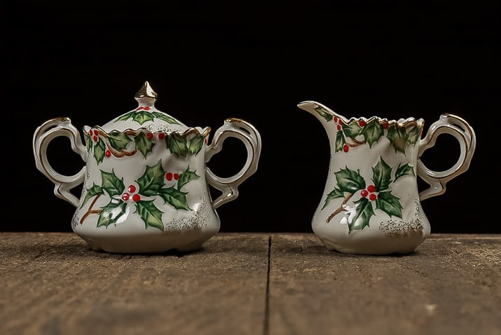 Lefton China Hand-Pntd Holiday Creamer- Sugar Set (1 of 5)