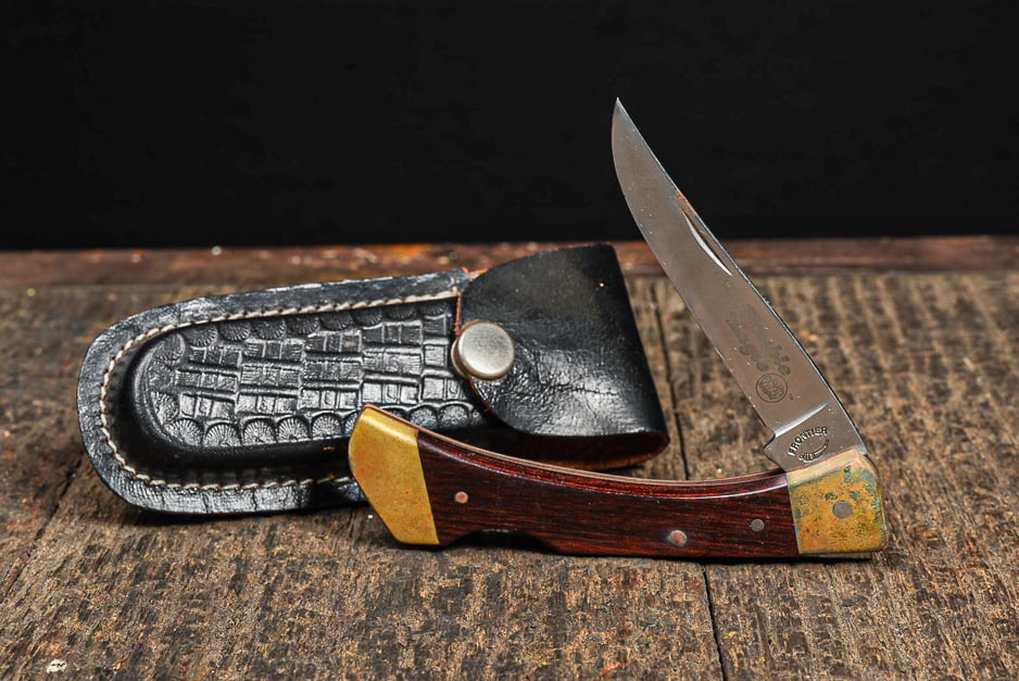 Frontier 4625 Lockback Folding Knife with Sheath (1 of 12)