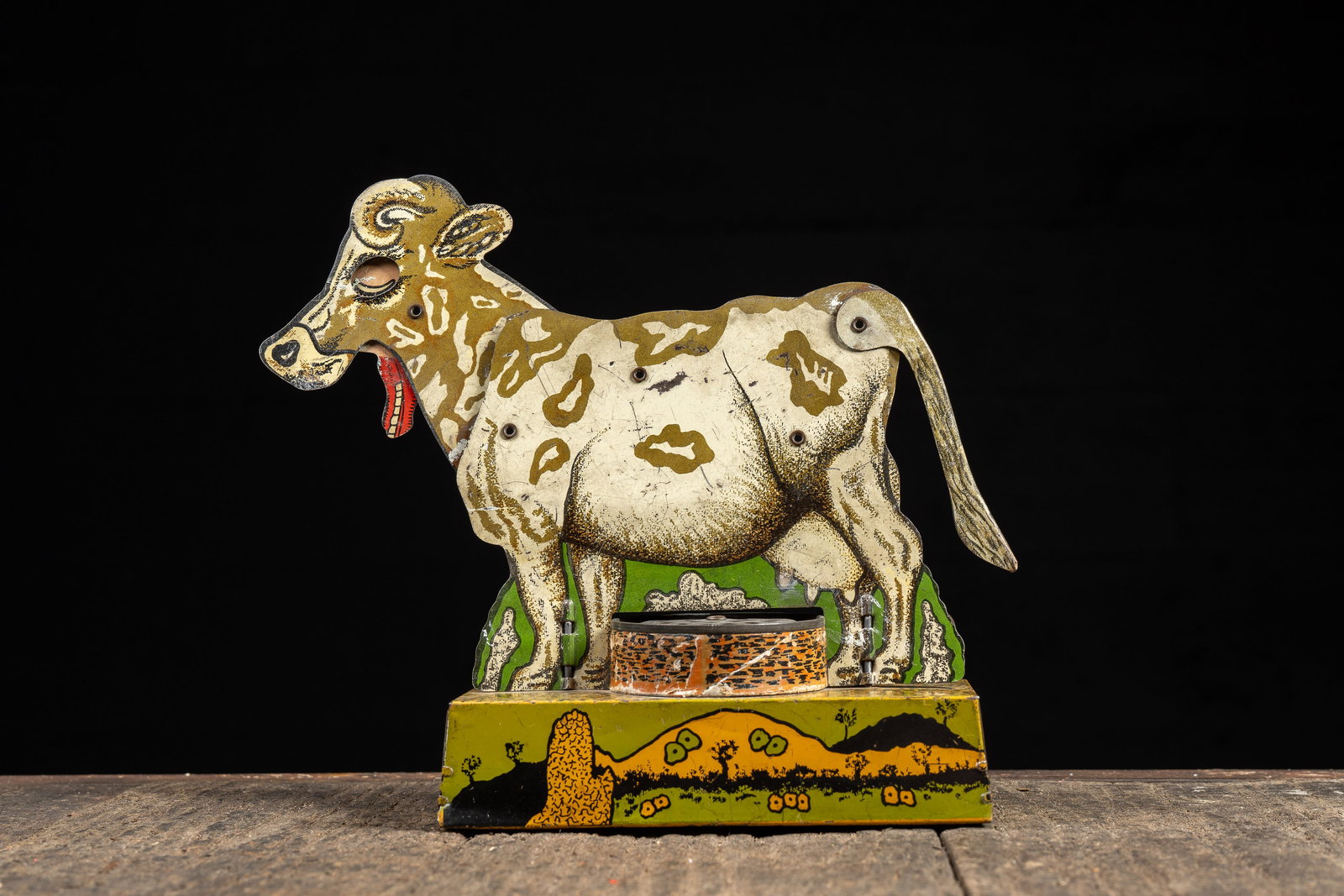Vintage Tin Litho Mechanical Mooing Cow (1 of 8)