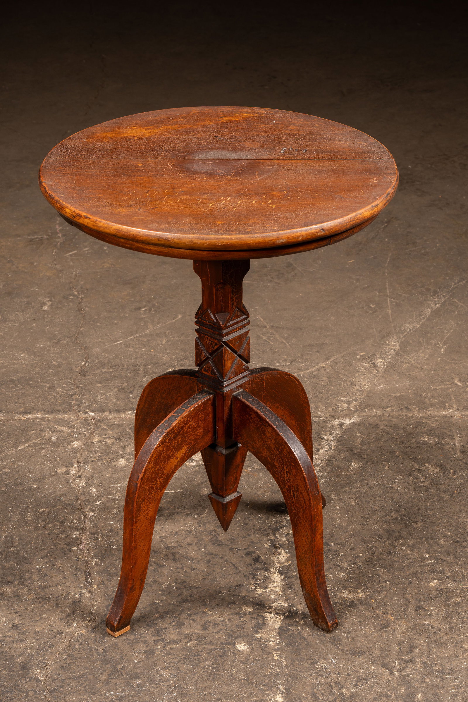 Round Late Victorian Pedestal Accent Table (1 of 8)