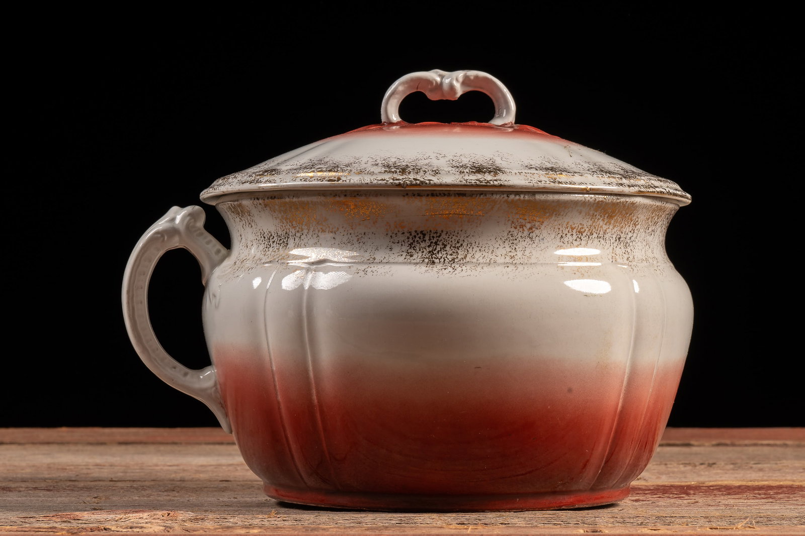 Late 19th Century Ombre Ironstone Chamber Pot: **NOTE: Any shipping quotes provided on this screen or on your Live Auctioneers invoice are provided by Live Auctioneers. In-house shipping is available on all lots. For in-house shipping quotes, plea