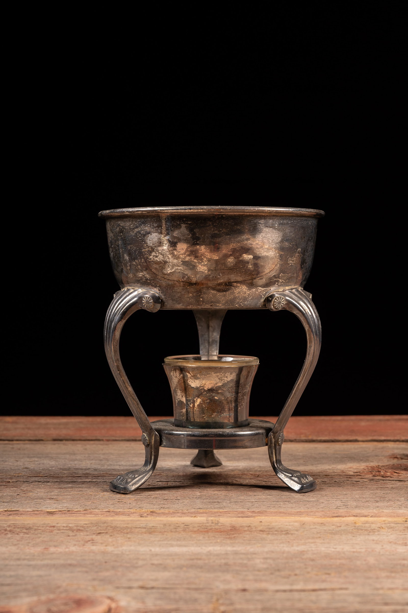 1970s Silverplate Table Warmer by F. B. Rogers: **NOTE: Any shipping quotes provided on this screen or on your Live Auctioneers invoice are provided by Live Auctioneers. In-house shipping is available on all lots. For in-house shipping quotes, plea