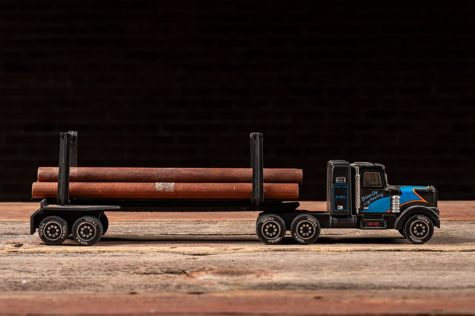 1989 -Blue Ox- Kenworth Logger by Tonka: **NOTE: Any shipping quotes provided on this screen or on your Live Auctioneers invoice are provided by Live Auctioneers. In-house shipping is available on all lots. For in-house shipping quotes, plea