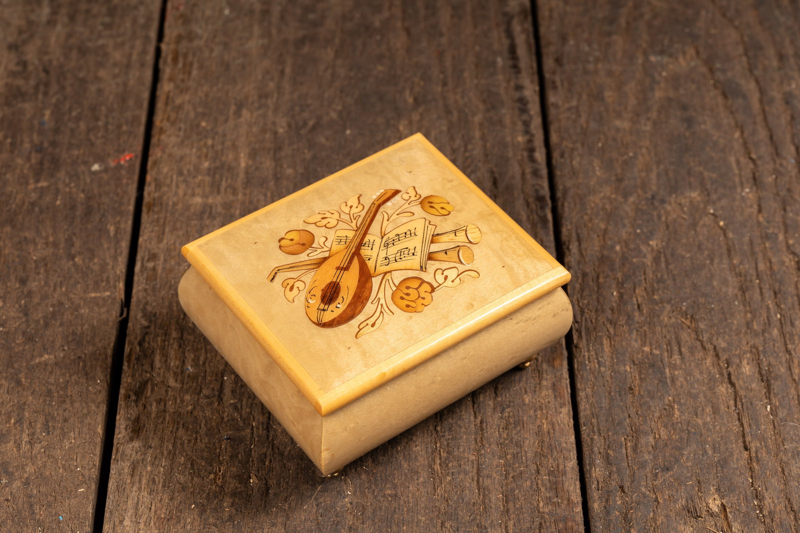 Inlaid Wood Music Box Swiss Edelweiss Tune: **NOTE: Any shipping quotes provided on this screen or on your Live Auctioneers invoice are provided by Live Auctioneers. In-house shipping is available on all lots. For in-house shipping quotes, plea