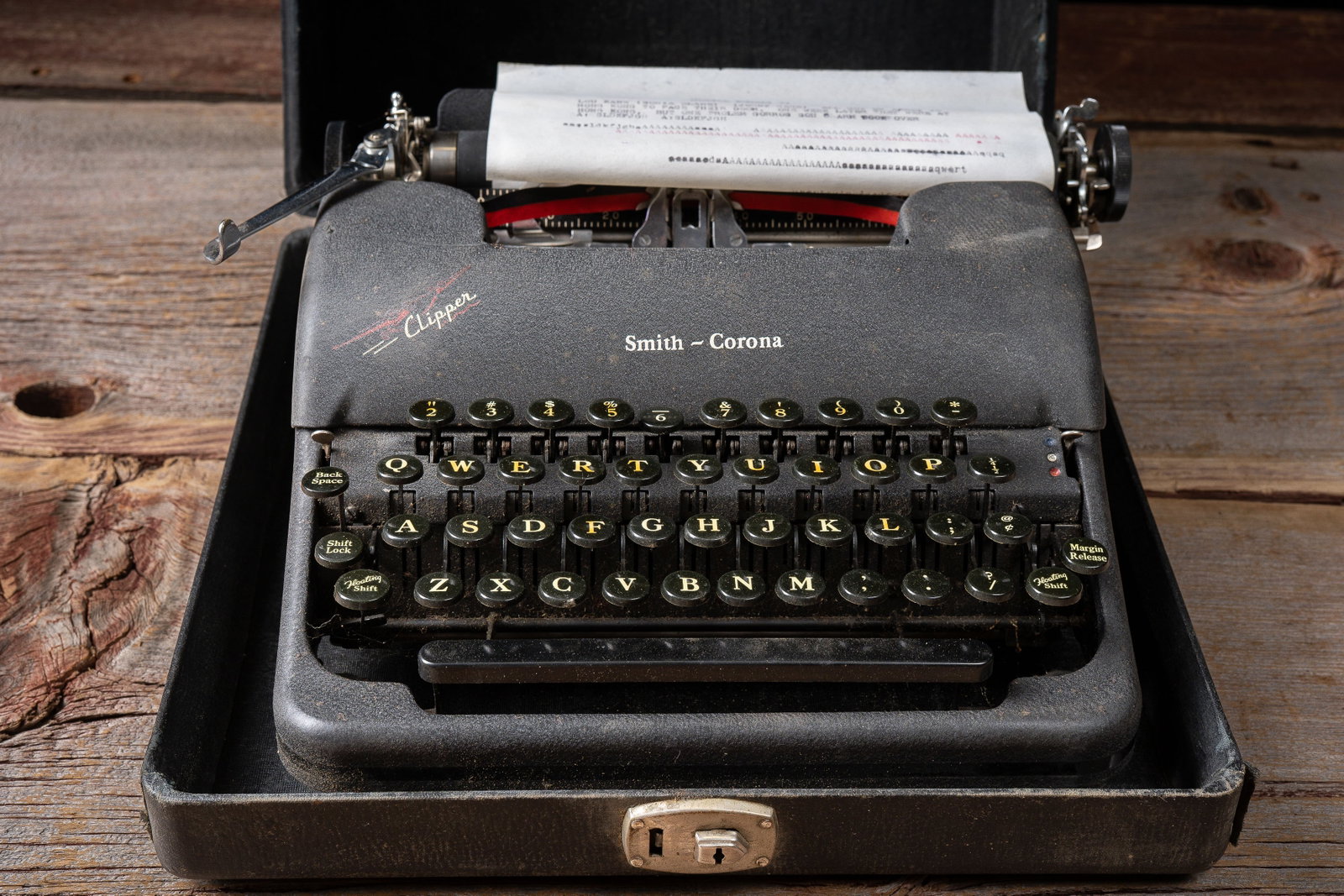 Smith Corona Clipper Typewriter with Case - 4