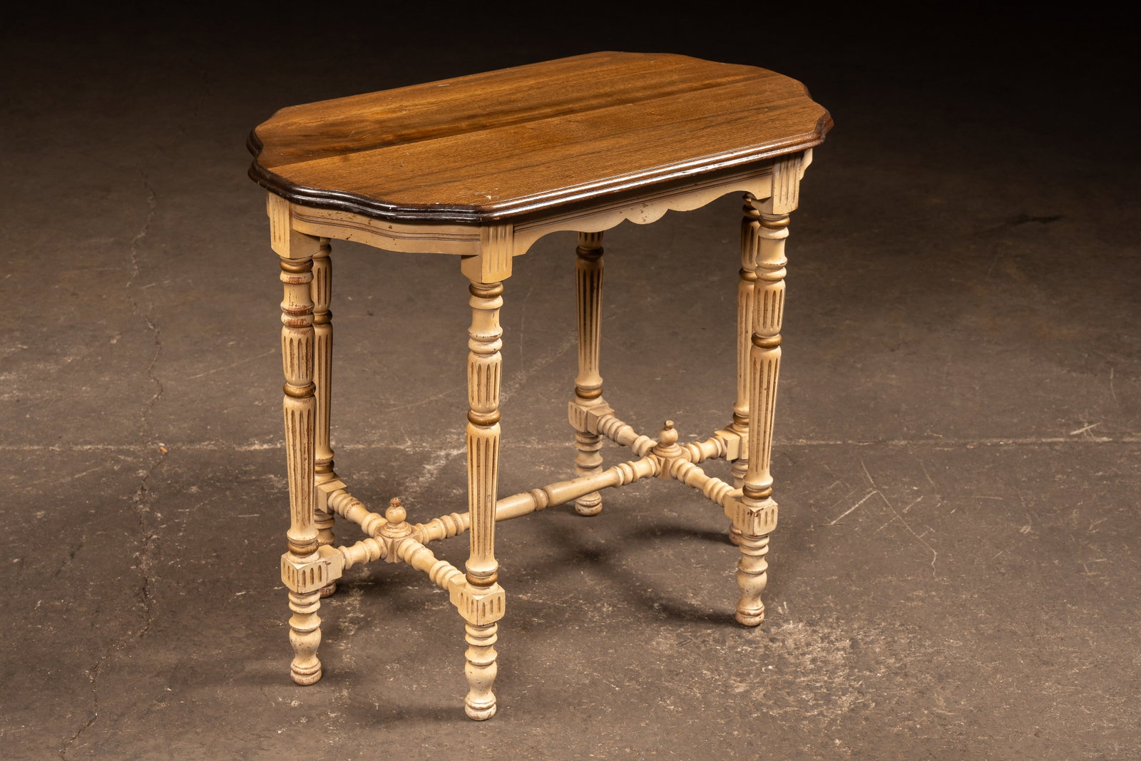 Late Victorian Parlor Table With White Turned Base (1 of 9)