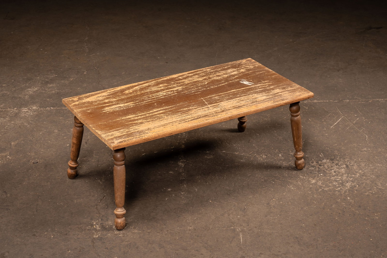 Primitive Chippy Coffee Table w Turned Legs (1 of 7)