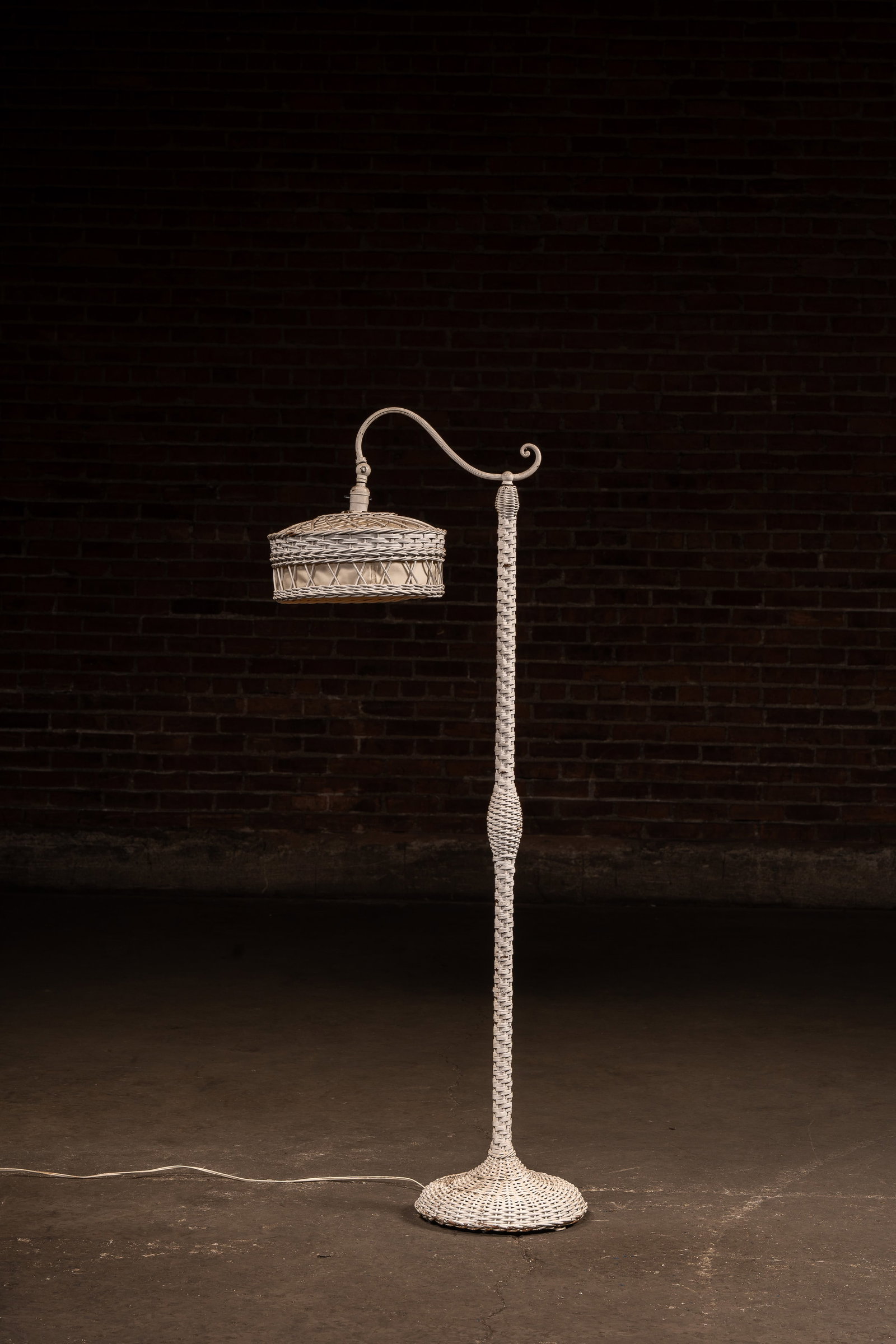 White Wicker Bridge Arm Lamp - 2