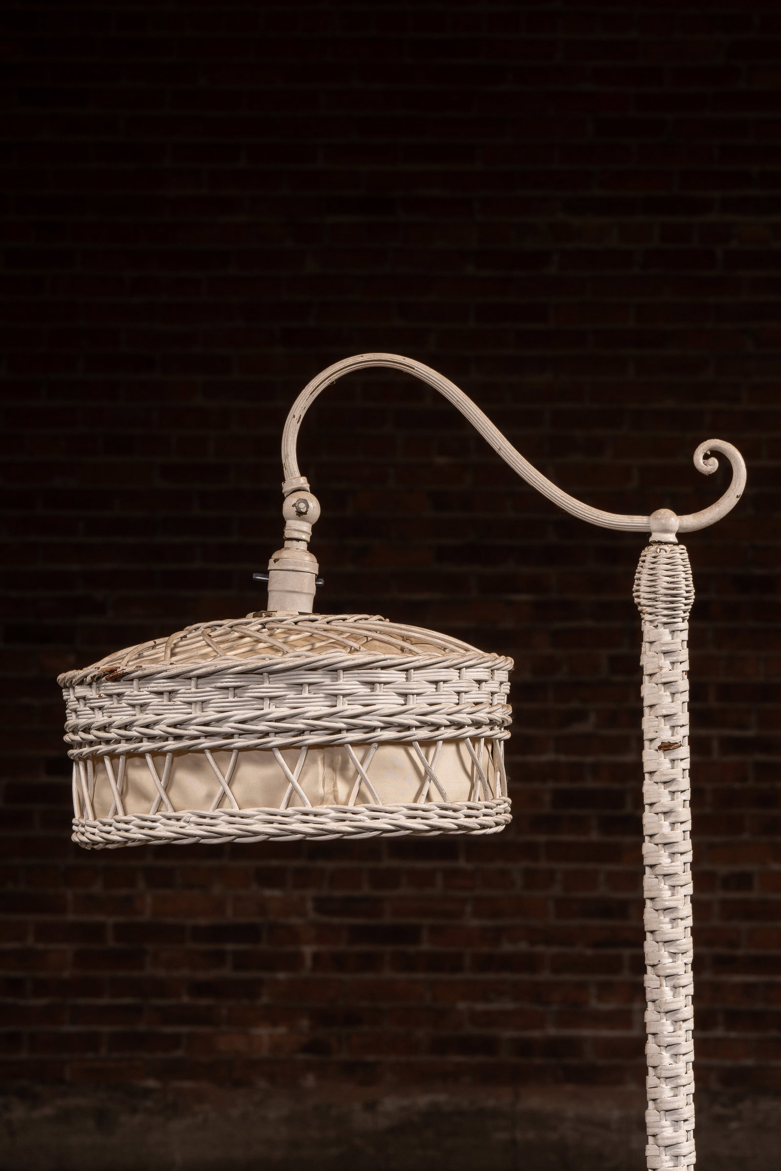 White Wicker Bridge Arm Lamp - 3