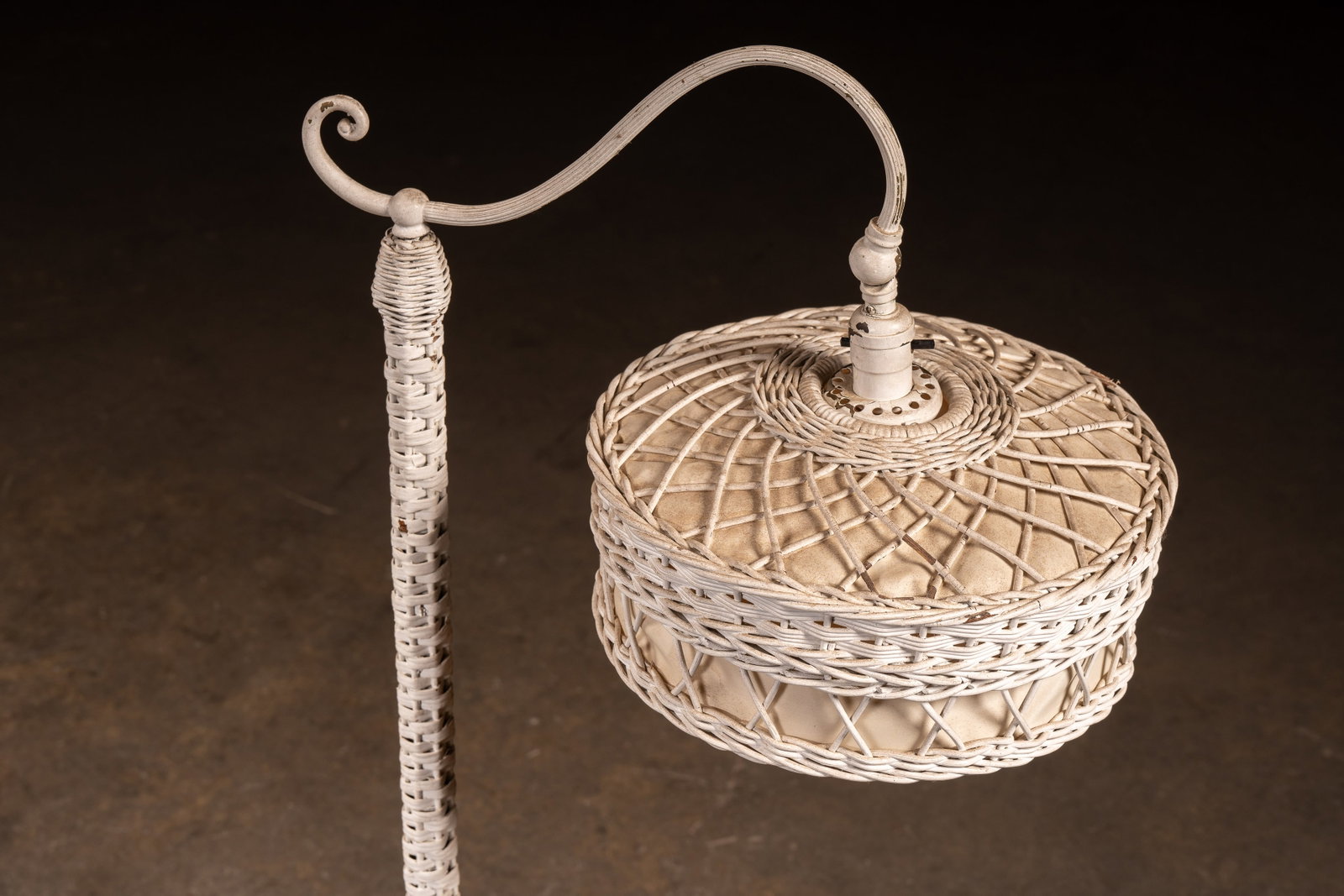 White Wicker Bridge Arm Lamp - 5