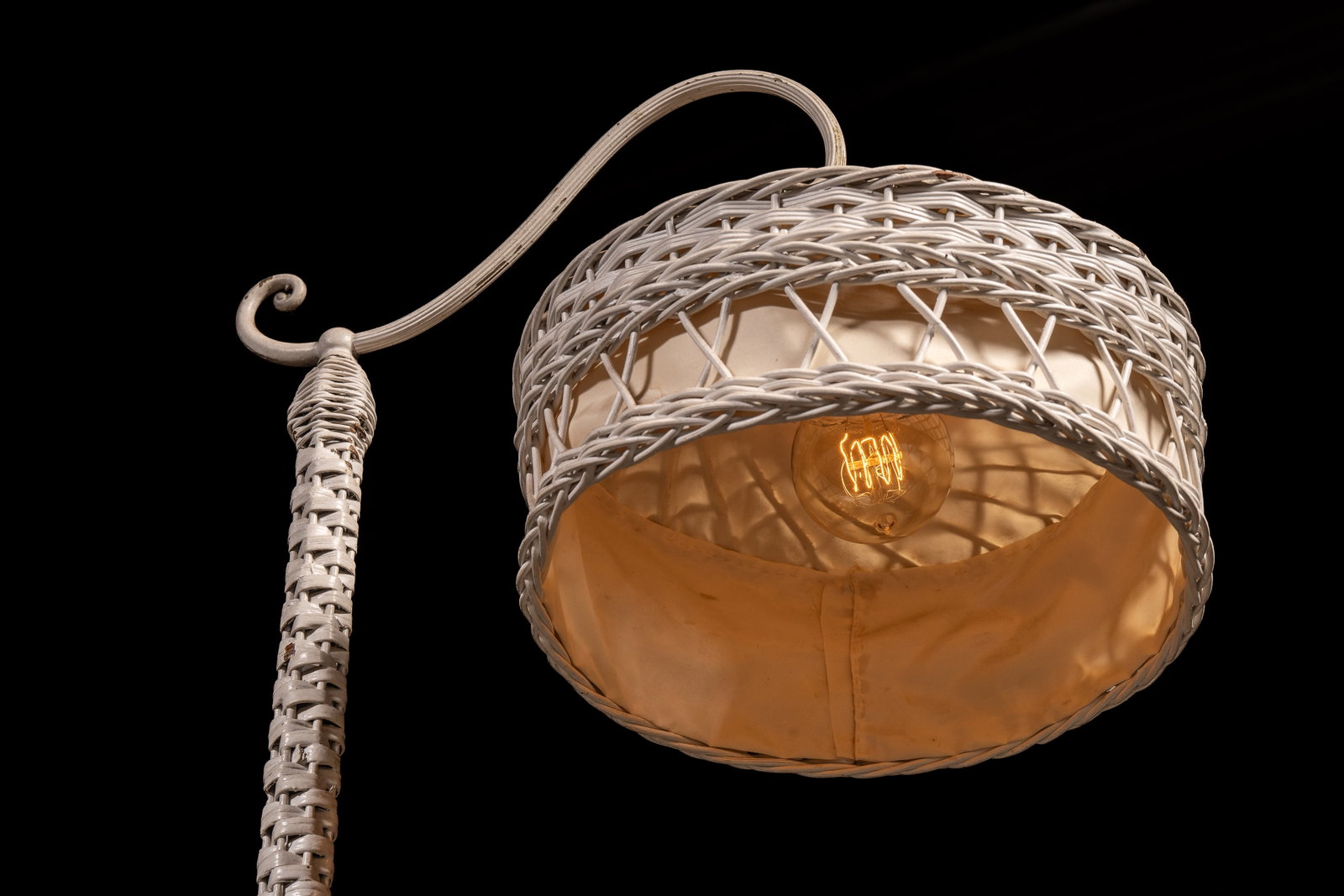White Wicker Bridge Arm Lamp - 6