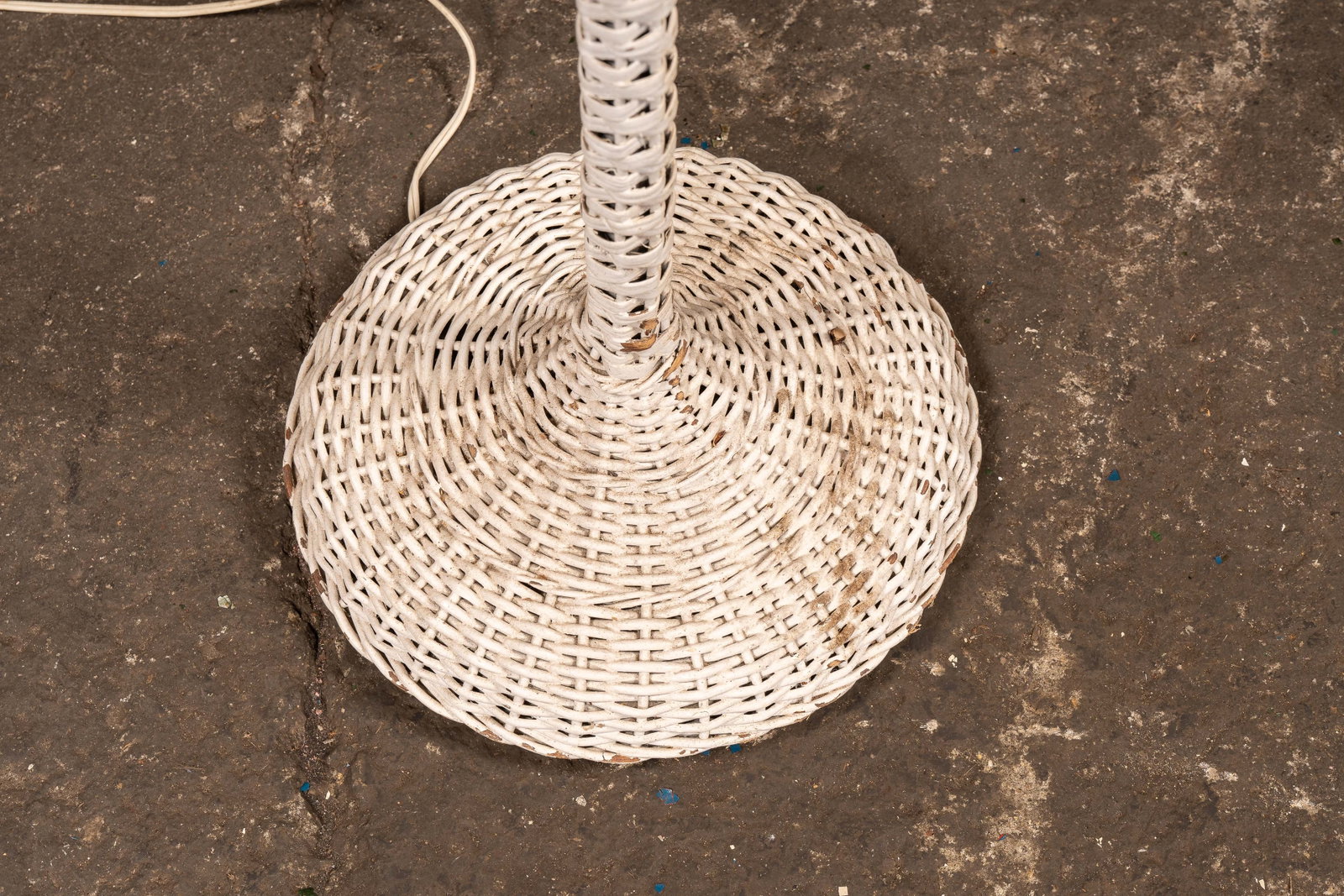 White Wicker Bridge Arm Lamp - 9