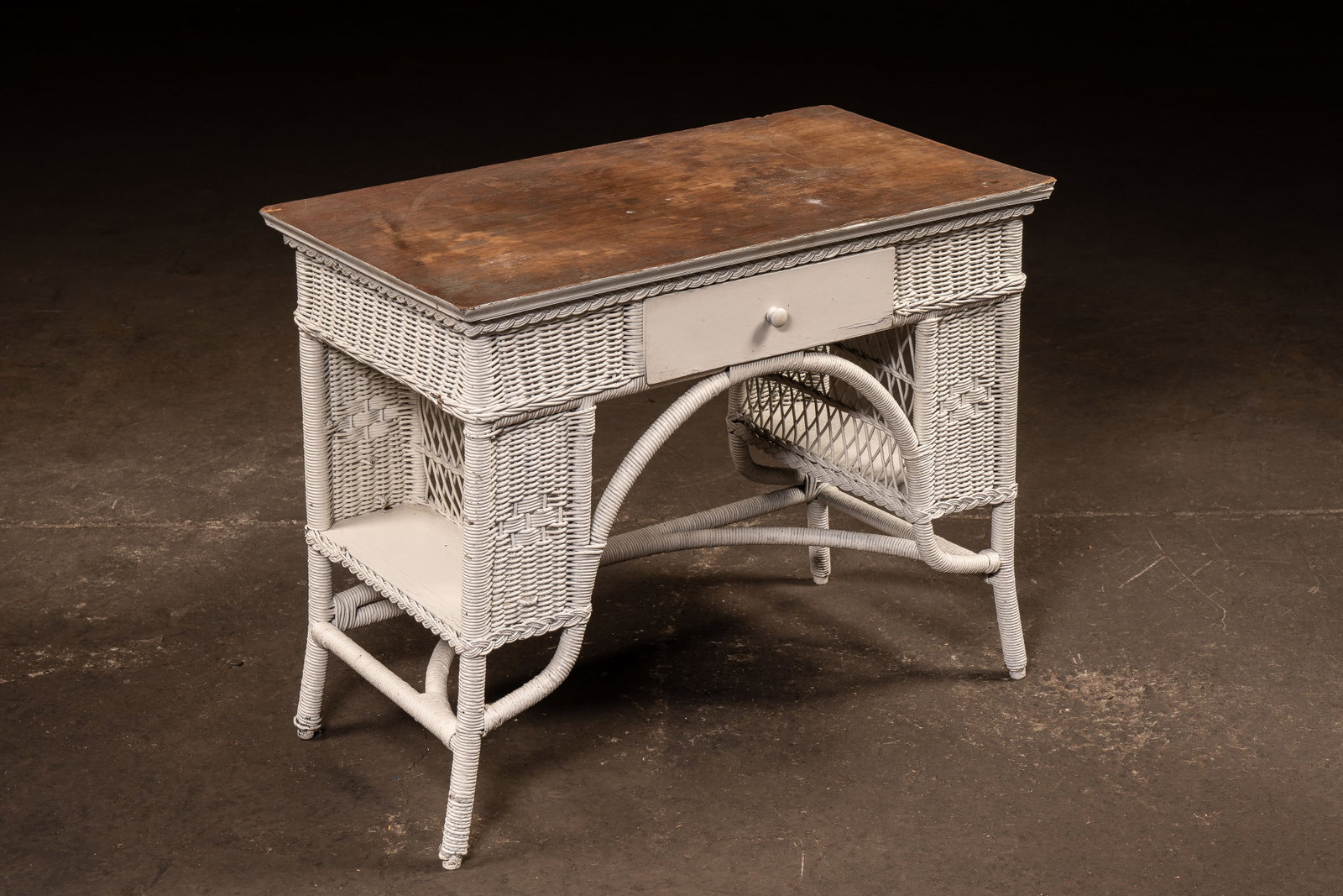 White Wicker Desk With Wooden Top: **NOTE: Any shipping quotes provided on this screen or on your Live Auctioneers invoice are provided by Live Auctioneers. In-house shipping is available on all lots. For in-house shipping quotes,