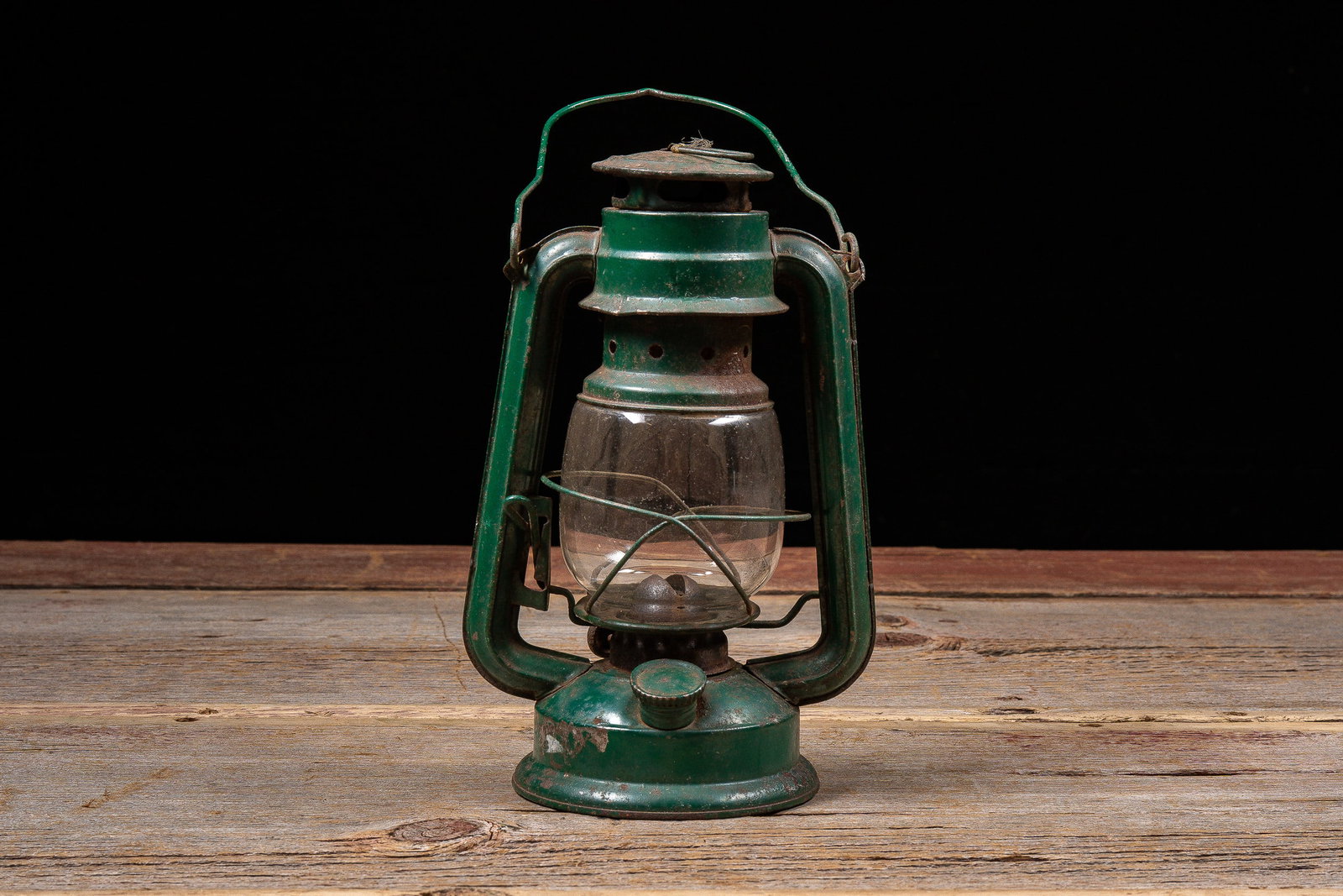 Mid-20th Century Green Kerosene Lantern: **NOTE: Any shipping quotes provided on this screen or on your Live Auctioneers invoice are provided by Live Auctioneers. In-house shipping is available on all lots. For in-house shipping quotes,