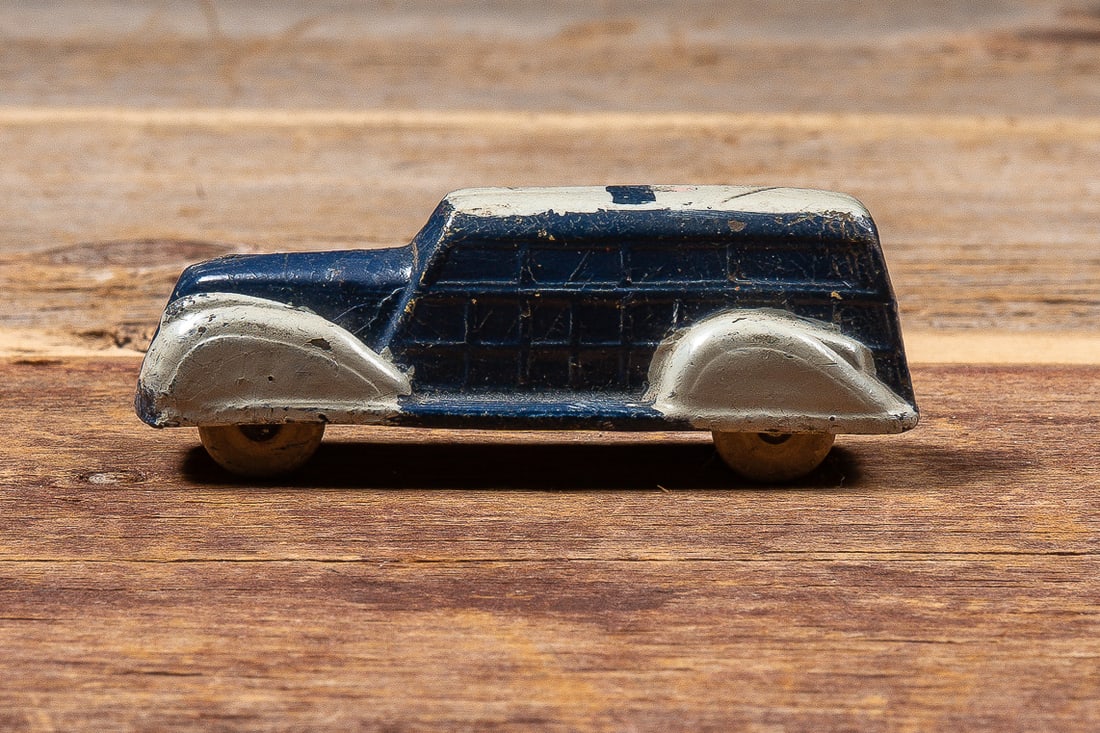 Cast Iron Streamline Toy Car (1 of 6)